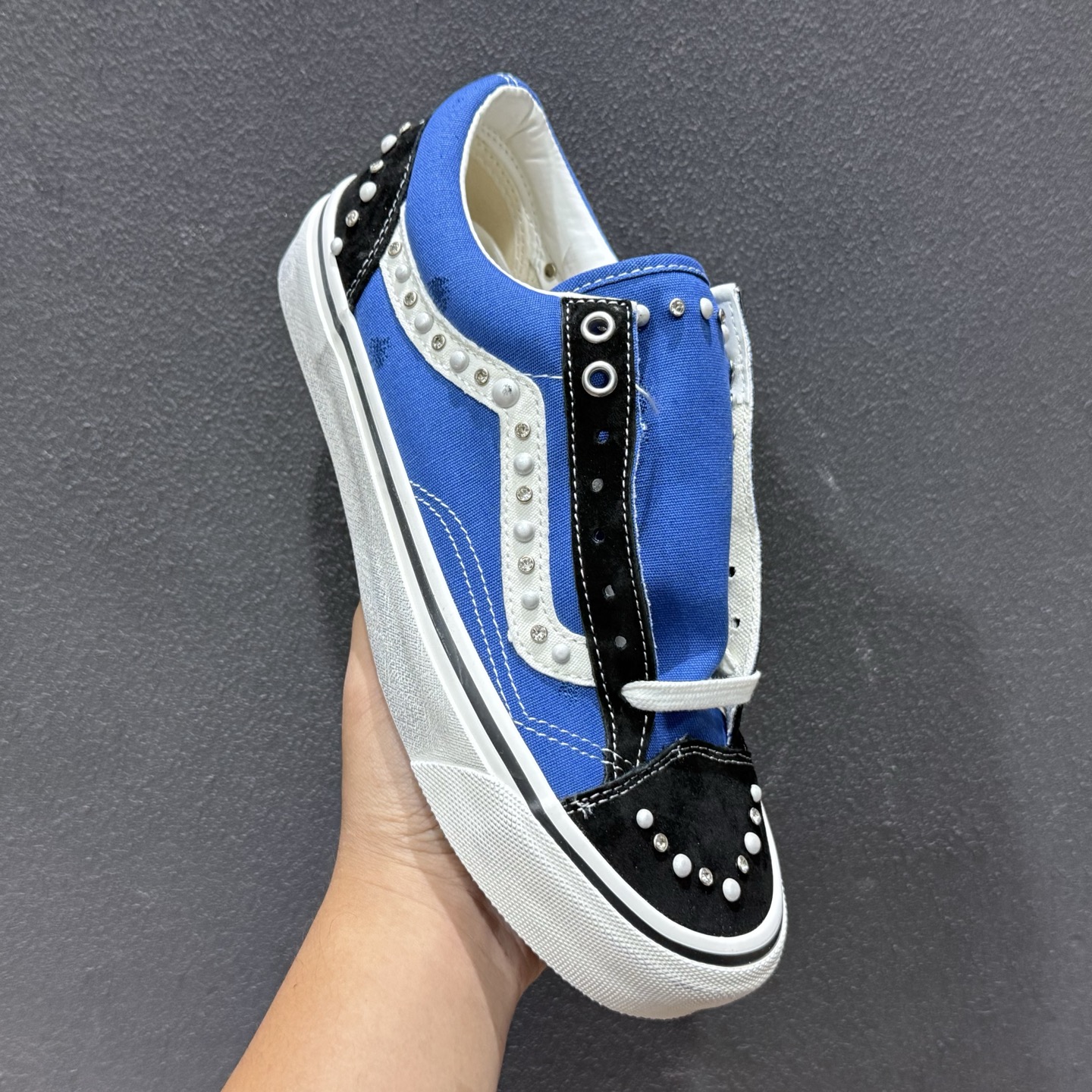 Vans Old Skool 万斯低邦休闲滑板鞋 VN000E8VHLE