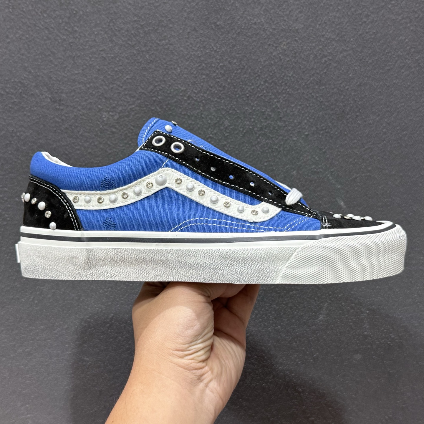 Vans Old Skool 万斯低邦休闲滑板鞋 VN000E8VHLE