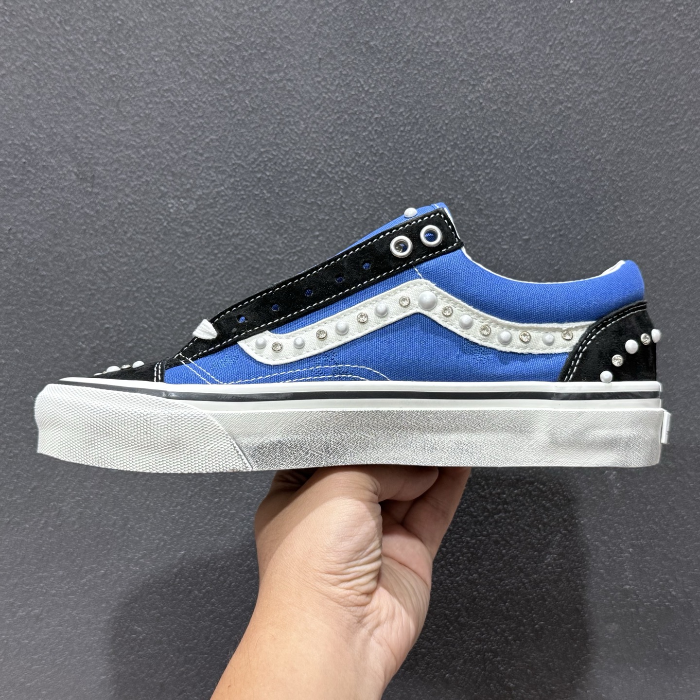 Vans Old Skool 万斯低邦休闲滑板鞋 VN000E8VHLE