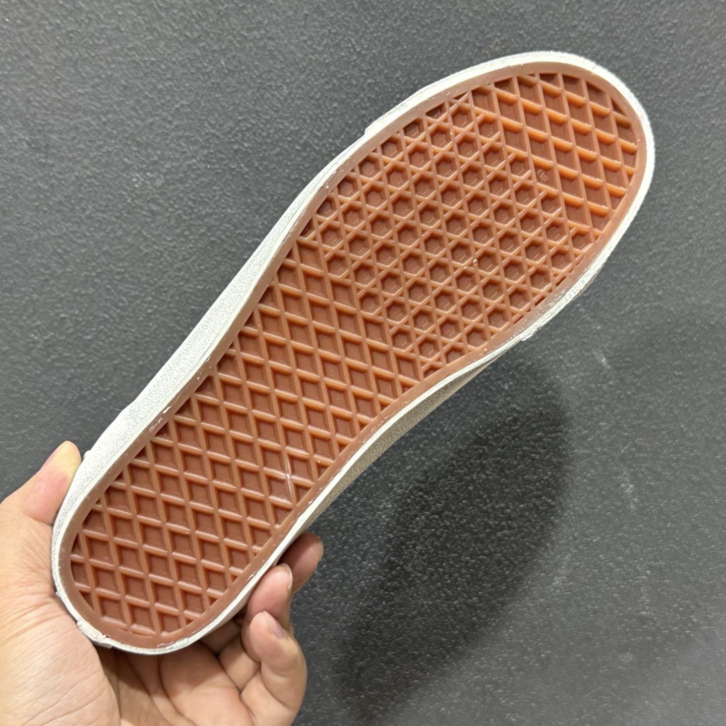 Vans Old Skool 万斯低邦休闲滑板鞋 VN000E8VHLE