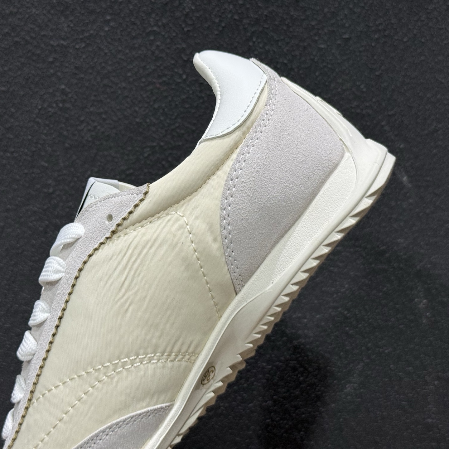 CELINE.赛琳2026春夏新款 Racer系列复古小白鞋德训鞋休闲运动鞋 2417171-Top High Quatity Cheap Sneakers Fashion Clothing Clothes Bags handbags Shoes of all Brand wholesale With The best Quality And Beautiful Price from China Factory Chinese suppliers wholesaler seller CELINE.赛琳2026春夏新款 Racer系列复古小白鞋德训鞋休闲运动鞋 2417171