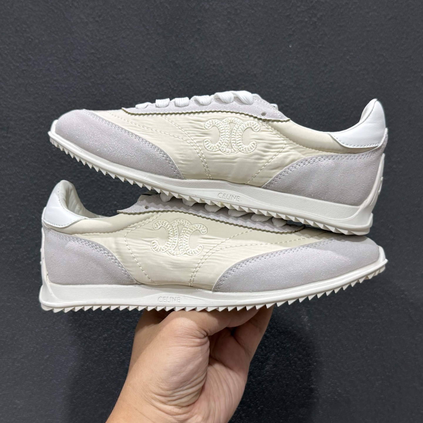 CELINE.赛琳2026春夏新款 Racer系列复古小白鞋德训鞋休闲运动鞋 2417171-Top High Quatity Cheap Sneakers Fashion Clothing Clothes Bags handbags Shoes of all Brand wholesale With The best Quality And Beautiful Price from China Factory Chinese suppliers wholesaler seller CELINE.赛琳2026春夏新款 Racer系列复古小白鞋德训鞋休闲运动鞋 2417171