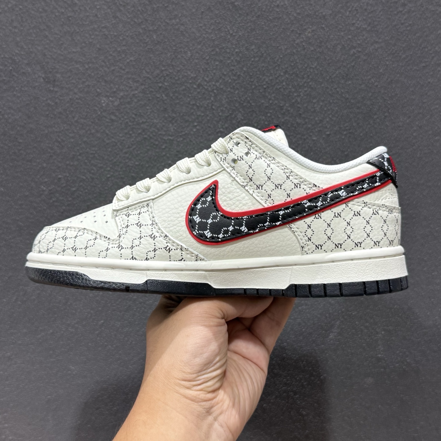 经典Dunk鞋型×NY老花元素 奶白基底撞色老花满印 HS1024-002 经典Dunk鞋型×NY老花元素 奶白基底撞色老花满印 HS1024-002