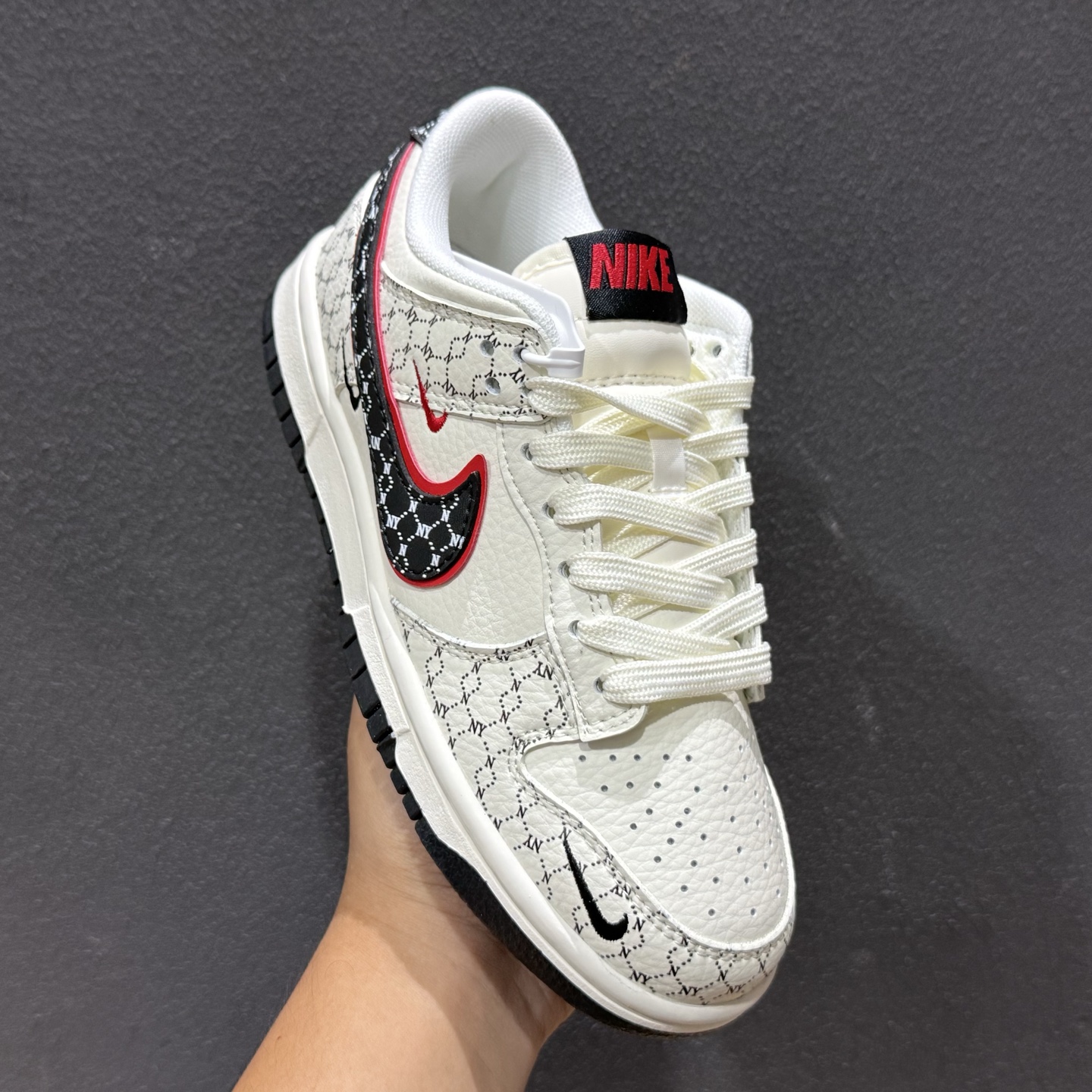 经典Dunk鞋型×NY老花元素 奶白基底撞色老花满印 HS1024-002 经典Dunk鞋型×NY老花元素 奶白基底撞色老花满印 HS1024-002