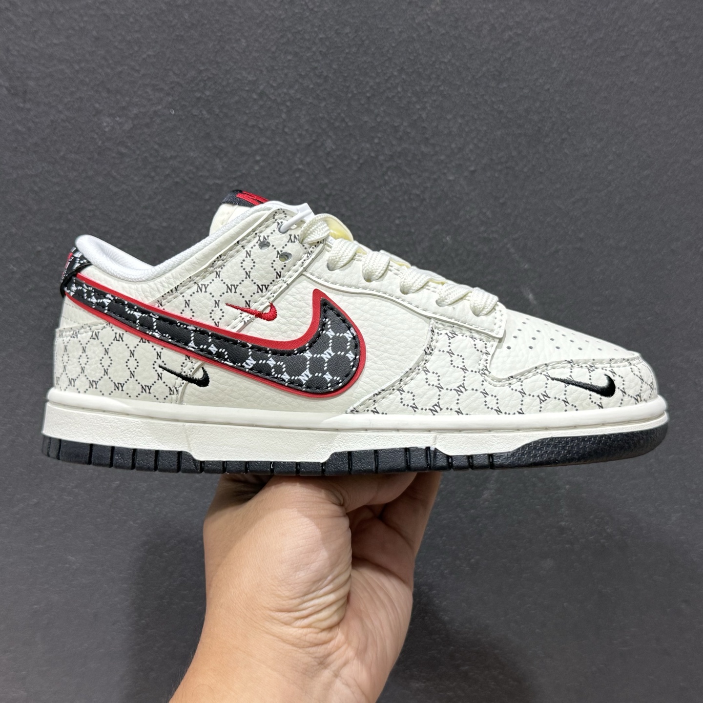 经典Dunk鞋型×NY老花元素 奶白基底撞色老花满印 HS1024-002 经典Dunk鞋型×NY老花元素 奶白基底撞色老花满印 HS1024-002