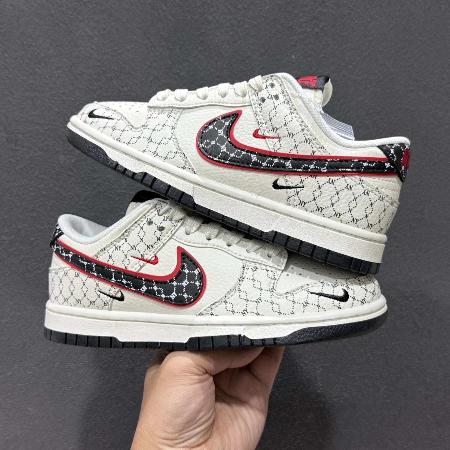 经典Dunk鞋型×NY老花元素 奶白基底撞色老花满印 HS1024-002 经典Dunk鞋型×NY老花元素 奶白基底撞色老花满印 HS1024-002