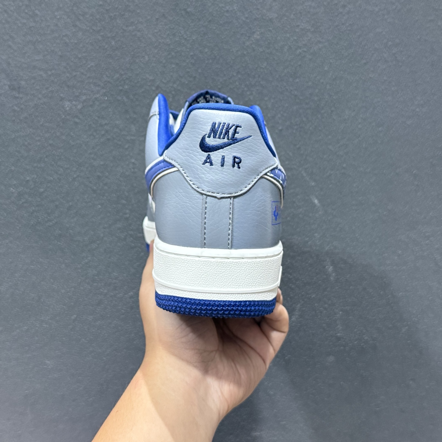 高级质感 潮范十足 AIR FORCE 1 灰蓝白三色拼接打造层次感 WY0655-106 高级质感 潮范十足 AIR FORCE 1 灰蓝白三色拼接打造层次感 WY0655-106