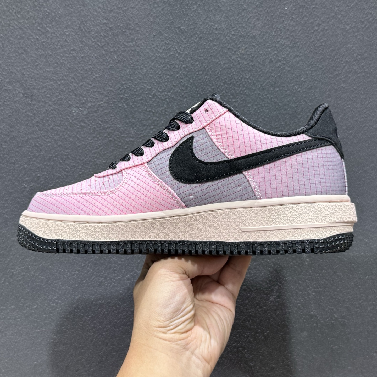 Nike AIR FORCE 1 '07 LX VIBRAM 粉红黑 IH1943-600