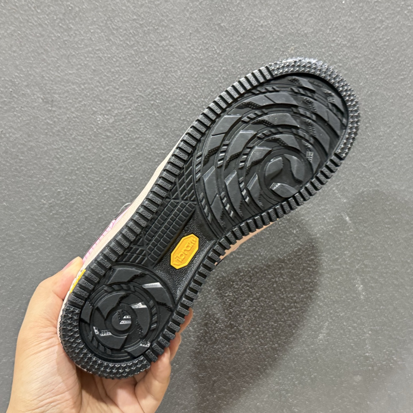 Nike AIR FORCE 1 '07 LX VIBRAM 粉红黑 IH1943-600