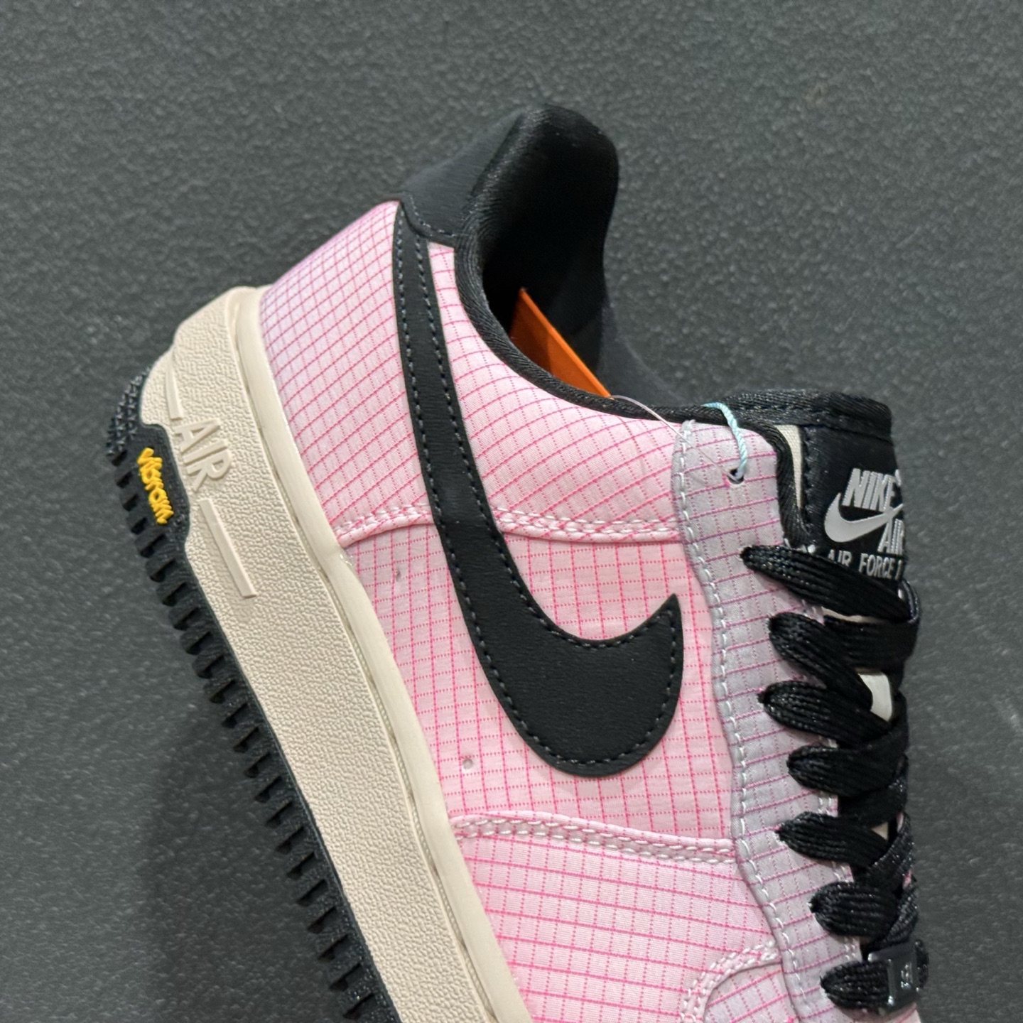 Nike AIR FORCE 1 '07 LX VIBRAM 粉红黑 IH1943-600