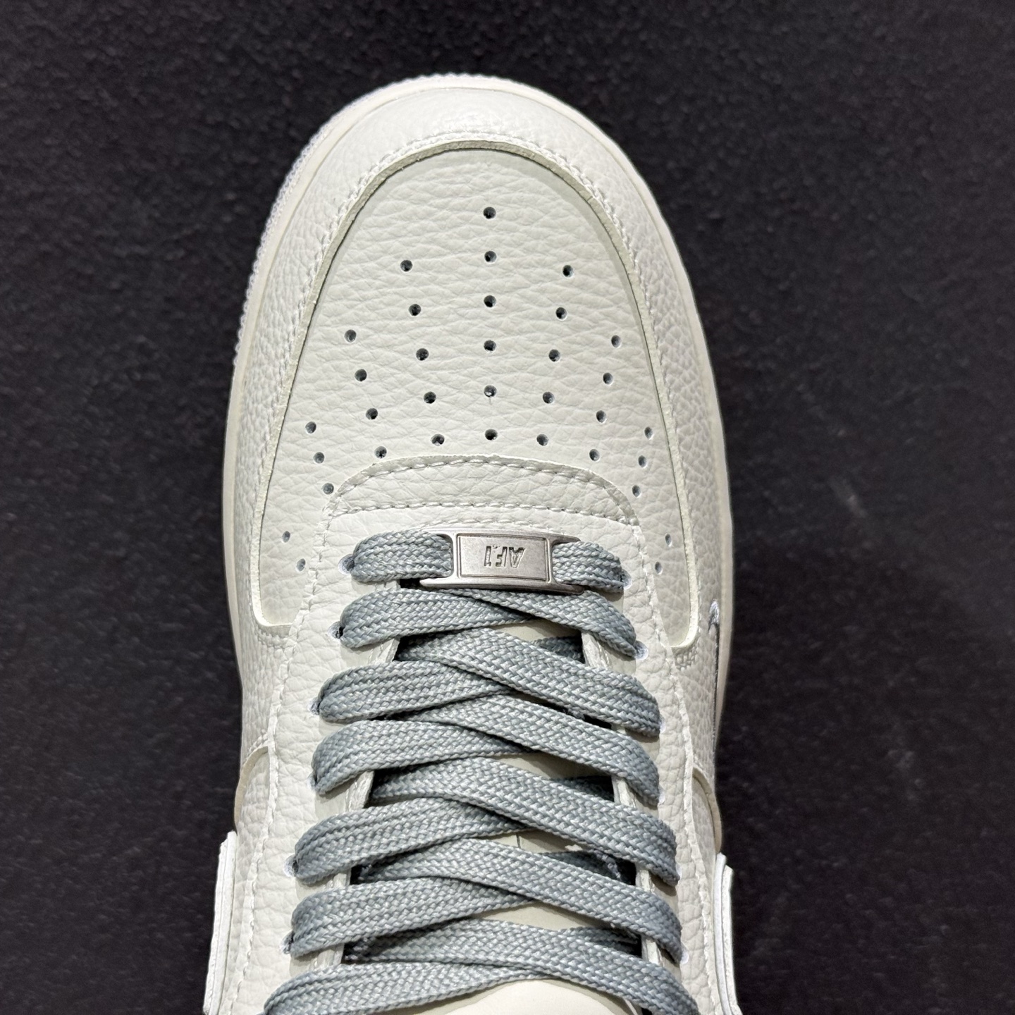 Nike Air Force 1 × Stüssy联名定制款”灰影街头”奶白与烟灰的温柔碰撞 NH0601-603-Top High Quatity Cheap Sneakers Fashion Clothing Clothes Bags handbags Shoes of all Brand wholesale With The best Quality And Beautiful Price from China Factory Chinese suppliers wholesaler seller Nike Air Force 1 × Stüssy联名定制款”灰影街头”奶白与烟灰的温柔碰撞 NH0601-603
