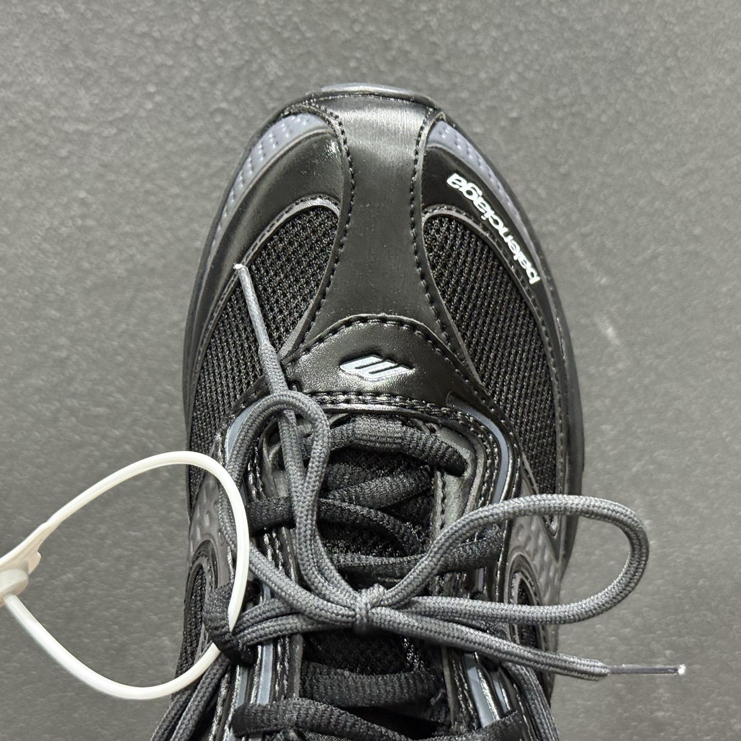Balenciaga 巴黎世家 Radar 低帮运动休闲鞋25代 原配套鞋盒 防尘纸配套齐全 865704-111-Top High Quatity Cheap Sneakers Fashion Clothing Clothes Bags handbags Shoes of all Brand wholesale With The best Quality And Beautiful Price from China Factory Chinese suppliers wholesaler seller Balenciaga 巴黎世家 Radar 低帮运动休闲鞋25代 原配套鞋盒 防尘纸配套齐全 865704-111