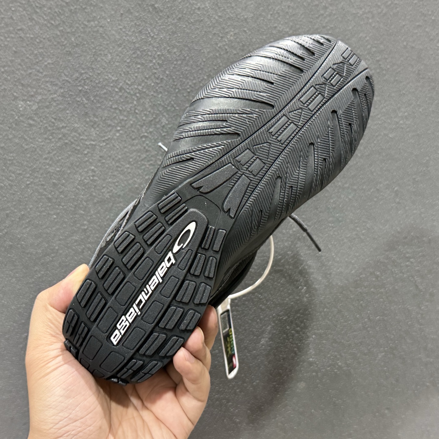 Balenciaga 巴黎世家 Radar 低帮运动休闲鞋25代 原配套鞋盒 防尘纸配套齐全 865704-111-Top High Quatity Cheap Sneakers Fashion Clothing Clothes Bags handbags Shoes of all Brand wholesale With The best Quality And Beautiful Price from China Factory Chinese suppliers wholesaler seller Balenciaga 巴黎世家 Radar 低帮运动休闲鞋25代 原配套鞋盒 防尘纸配套齐全 865704-111