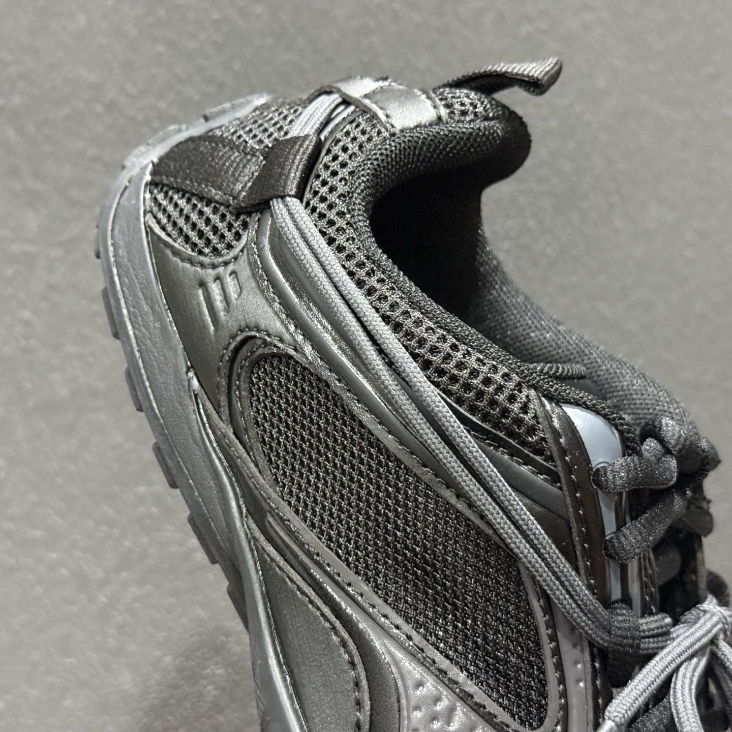 Balenciaga 巴黎世家 Radar 低帮运动休闲鞋25代 原配套鞋盒 防尘纸配套齐全 865704-111-Top High Quatity Cheap Sneakers Fashion Clothing Clothes Bags handbags Shoes of all Brand wholesale With The best Quality And Beautiful Price from China Factory Chinese suppliers wholesaler seller Balenciaga 巴黎世家 Radar 低帮运动休闲鞋25代 原配套鞋盒 防尘纸配套齐全 865704-111
