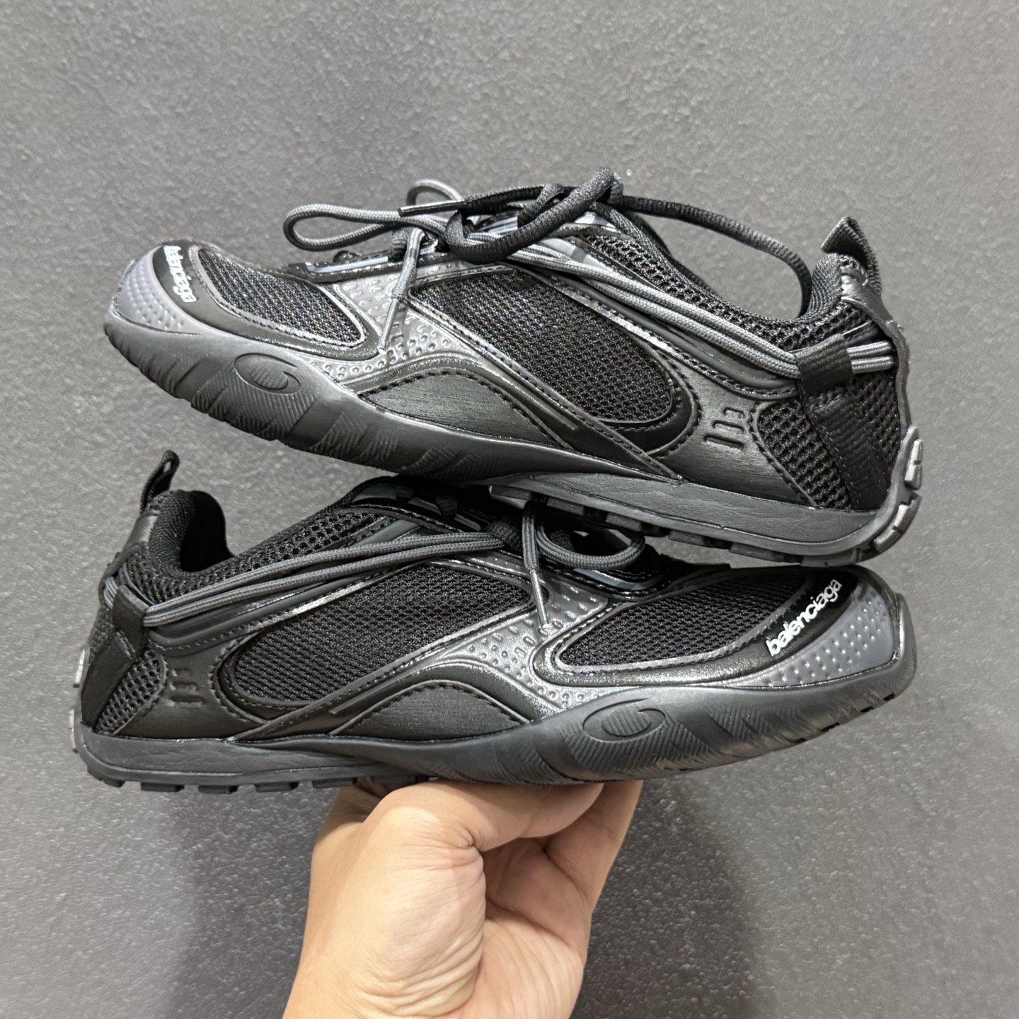 Balenciaga 巴黎世家 Radar 低帮运动休闲鞋25代 原配套鞋盒 防尘纸配套齐全 865704-111-Top High Quatity Cheap Sneakers Fashion Clothing Clothes Bags handbags Shoes of all Brand wholesale With The best Quality And Beautiful Price from China Factory Chinese suppliers wholesaler seller Balenciaga 巴黎世家 Radar 低帮运动休闲鞋25代 原配套鞋盒 防尘纸配套齐全 865704-111
