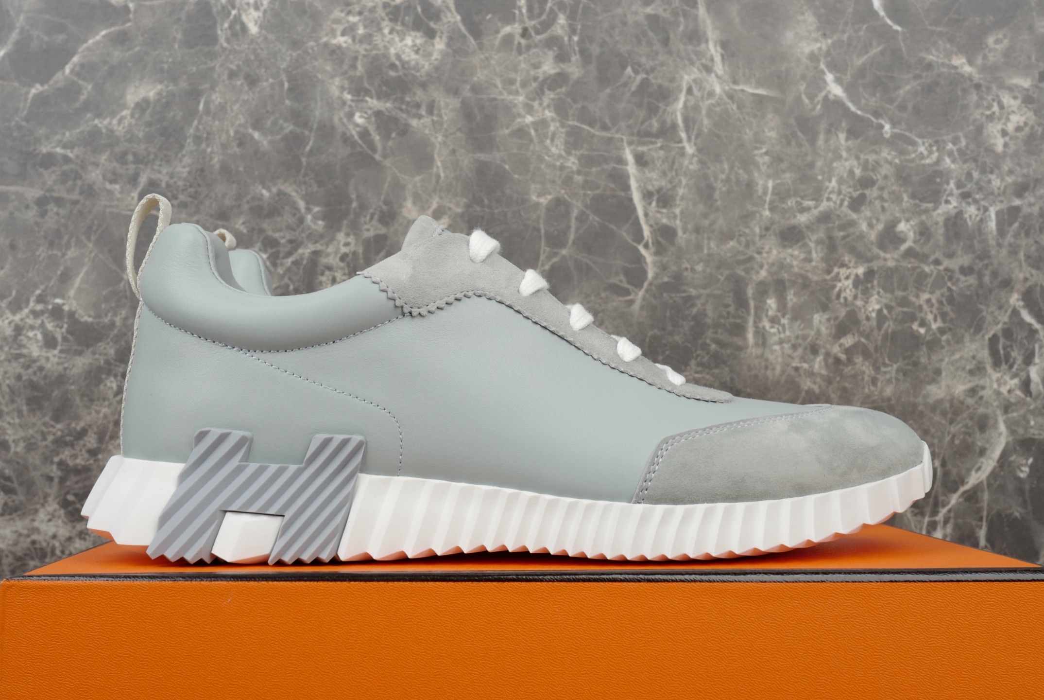 Hermès Bouncing Sneaker in Suede Calfskin Leather with Contrasting Sole 5 i1748842904247 265 0 3