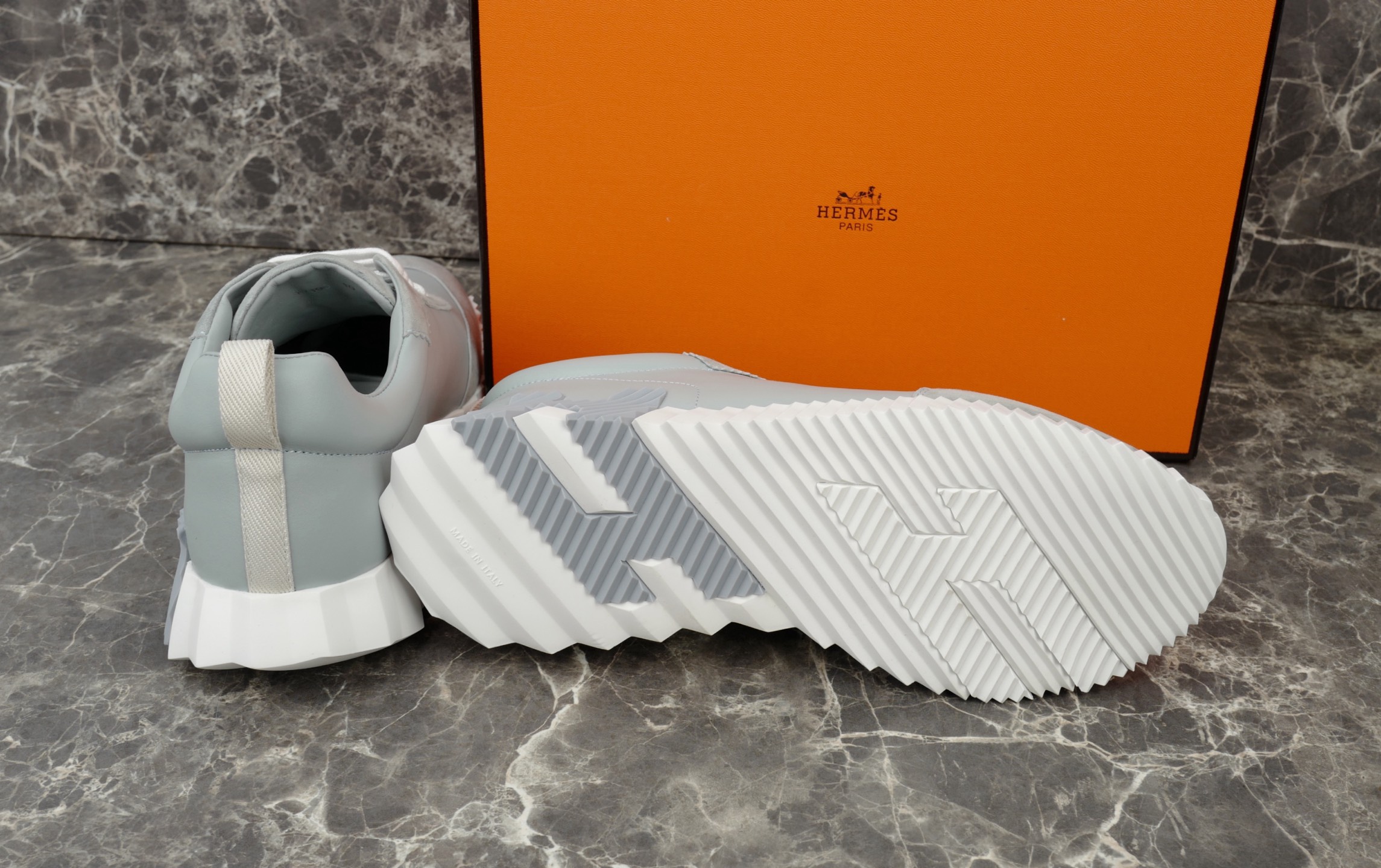 Hermès Bouncing Sneaker in Suede Calfskin Leather with Contrasting Sole 10 i1748842904247 5908 0 8