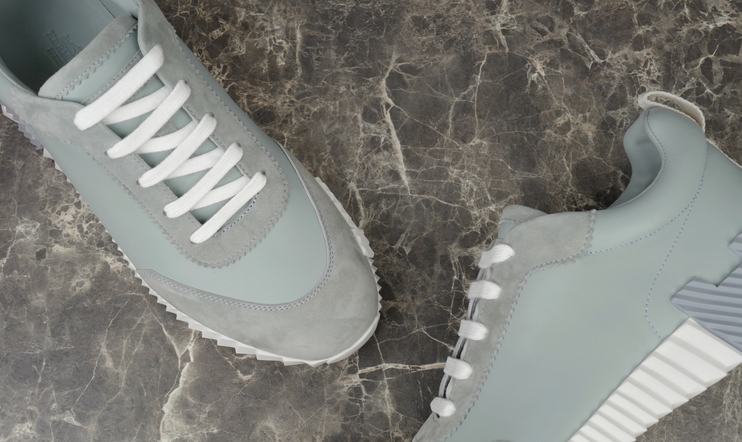Hermès Bouncing Sneaker in Suede Calfskin Leather with Contrasting Sole 7 i1748842906646 1378 0 5