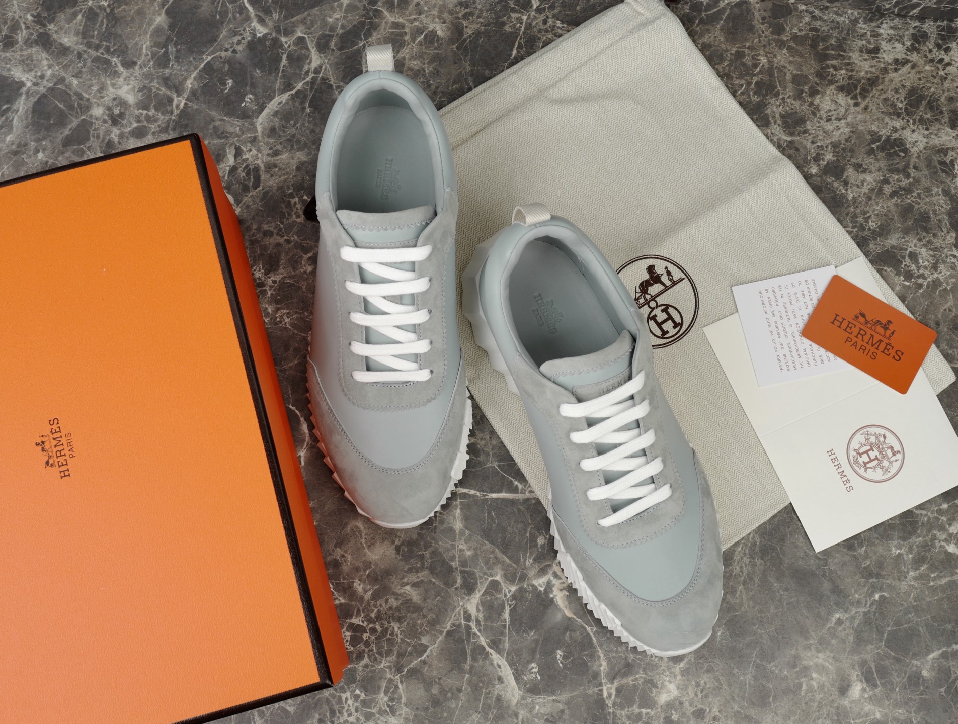 Hermès Bouncing Sneaker in Suede Calfskin Leather with Contrasting Sole 4 i1748842906692 1106 0 2