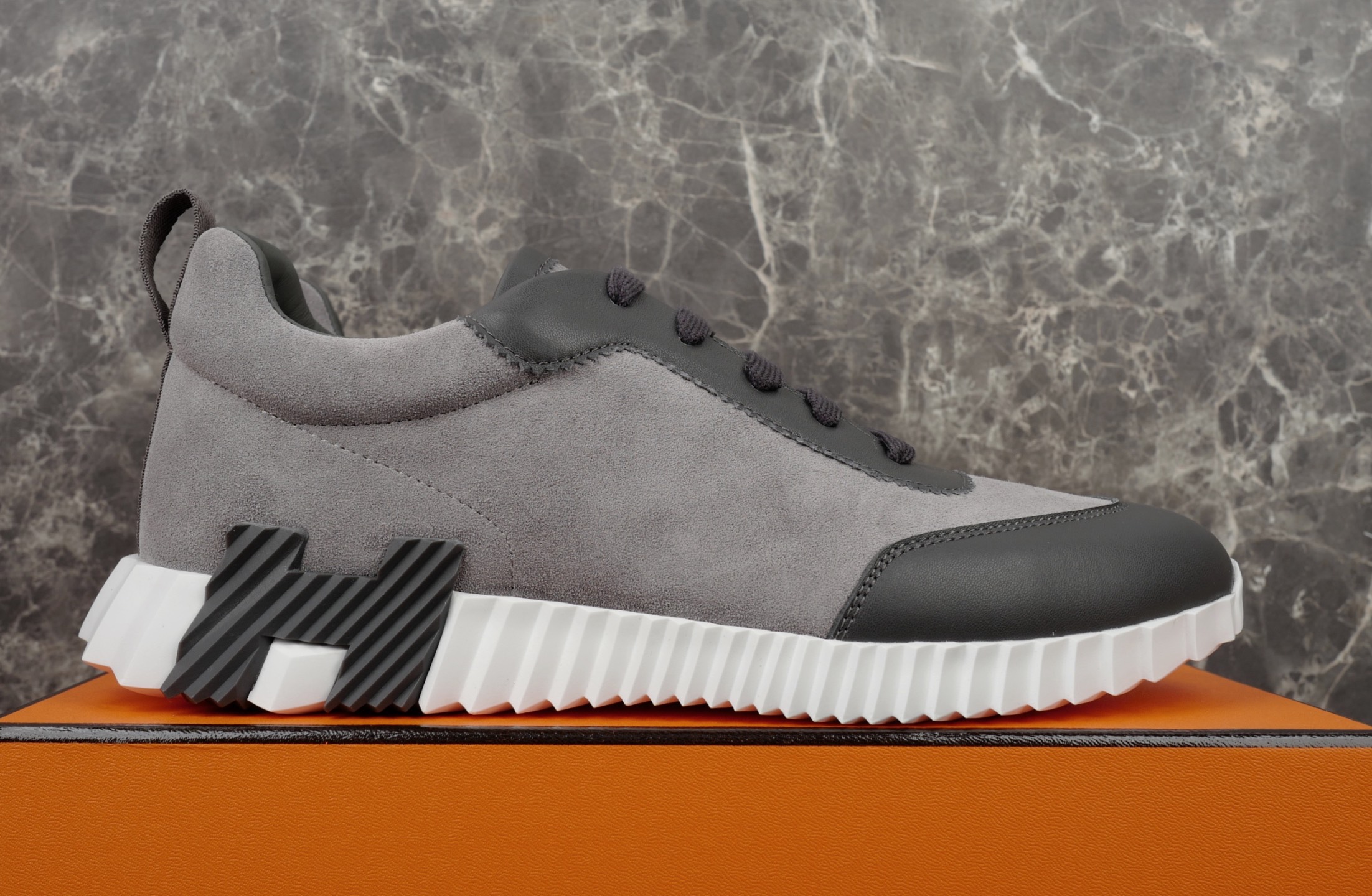 Hermès Bouncing Sneaker: Suede Calfskin Leather, Lightweight & Stylish 4 i1748842962124 478 0 3