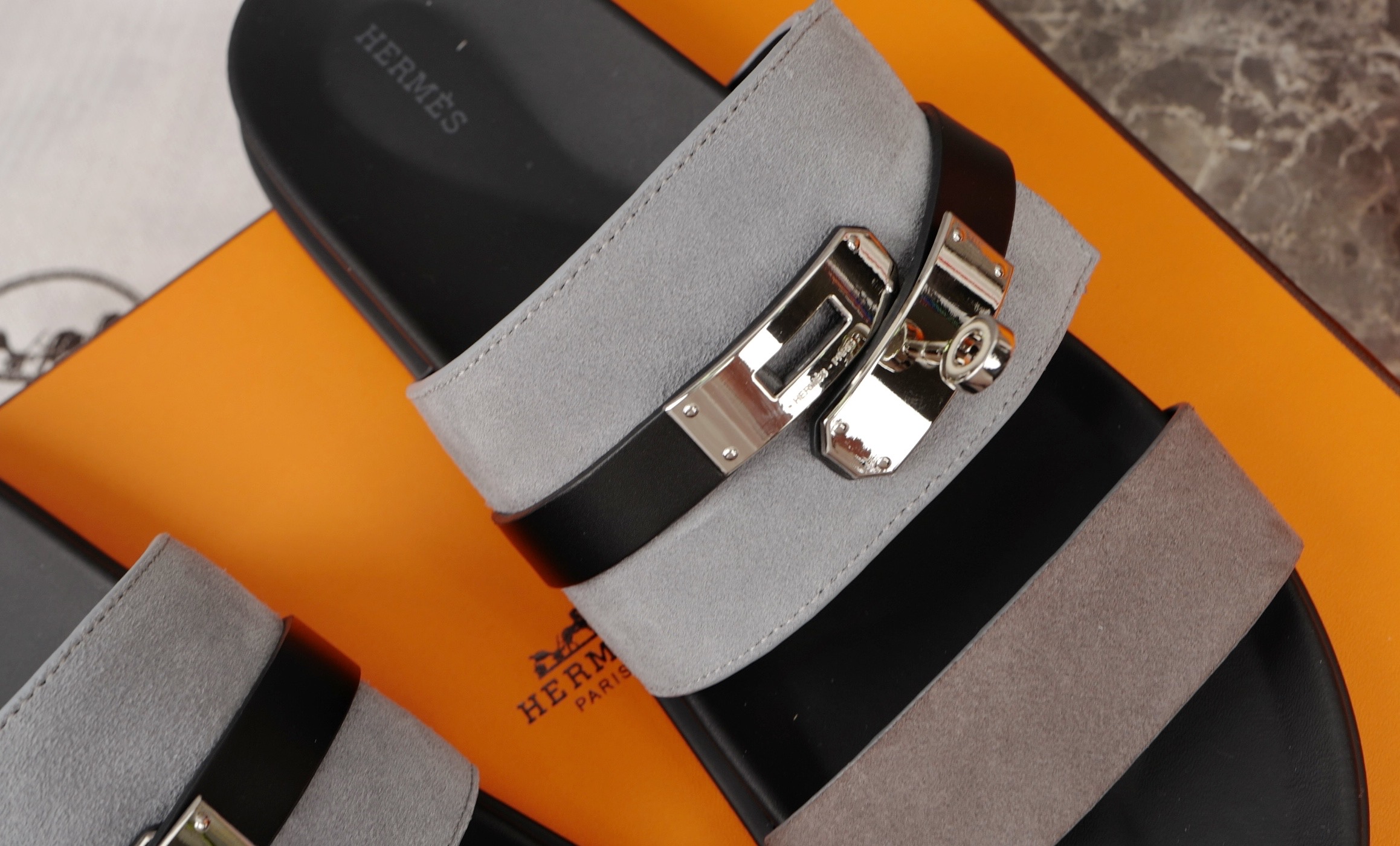 Hermès Epsom Sandal with Kelly Buckle – Everyday Elegance & Comfort 7 i1749667064677 1492 0 4
