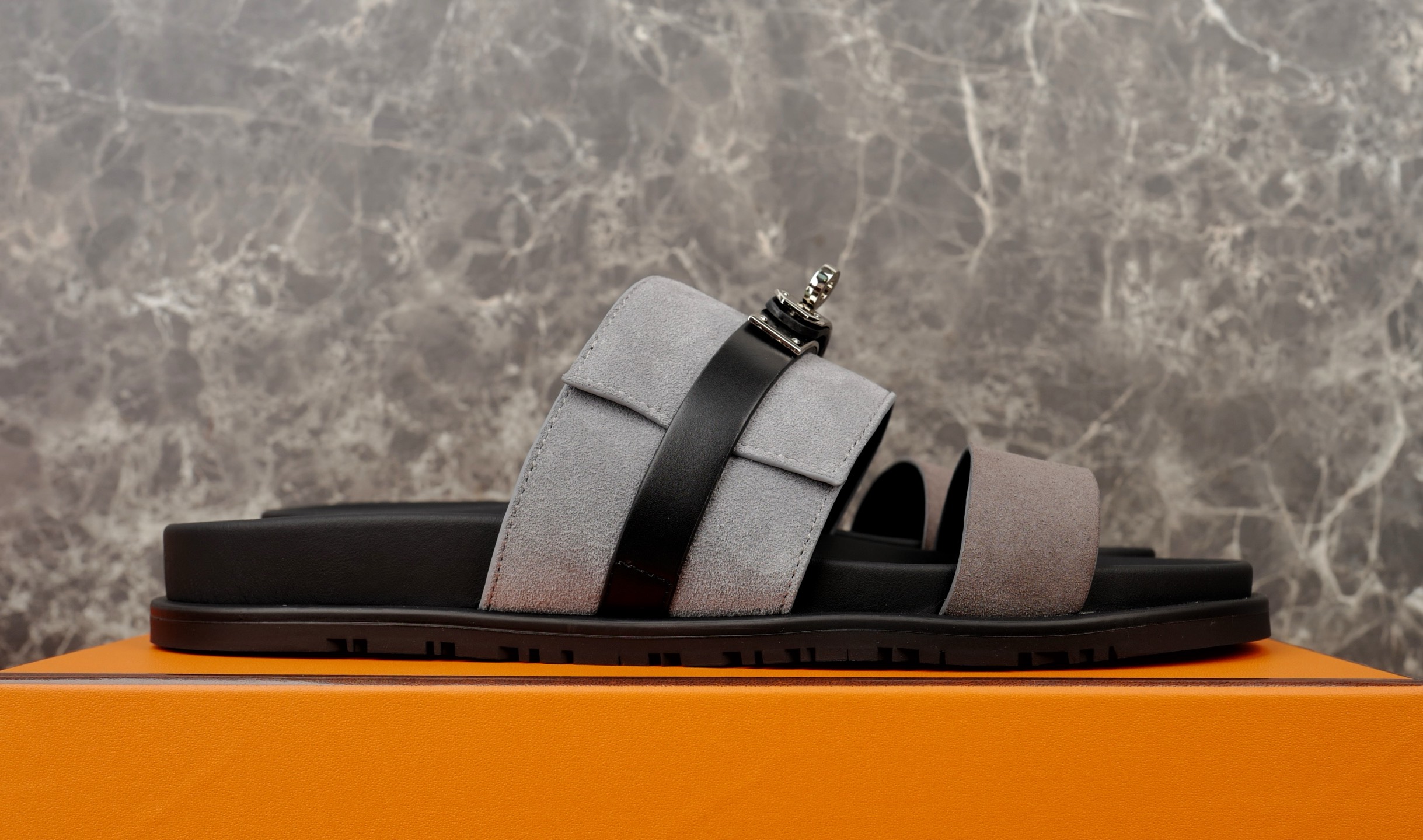 Hermès Epsom Sandal with Kelly Buckle – Everyday Elegance & Comfort 4 i1749667064678 2509 0 7