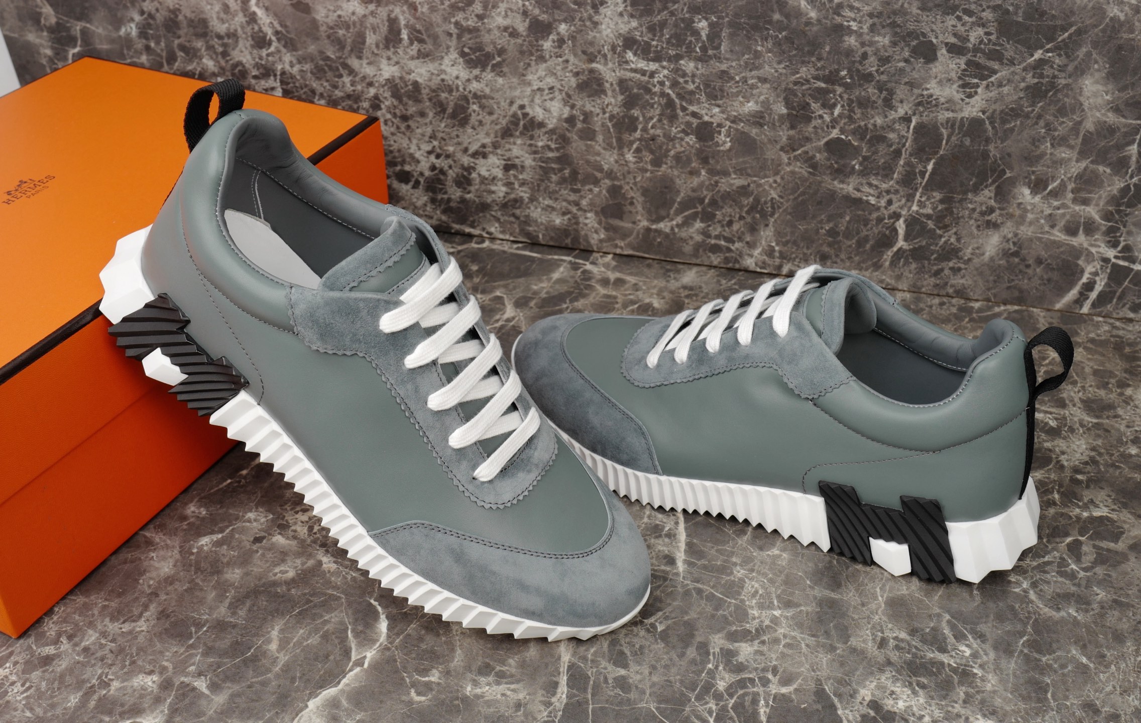 Hermès Bouncing Sneaker in Suede Calfskin with Contrasting Sole Design 8 i1749667266860 3813 0 7