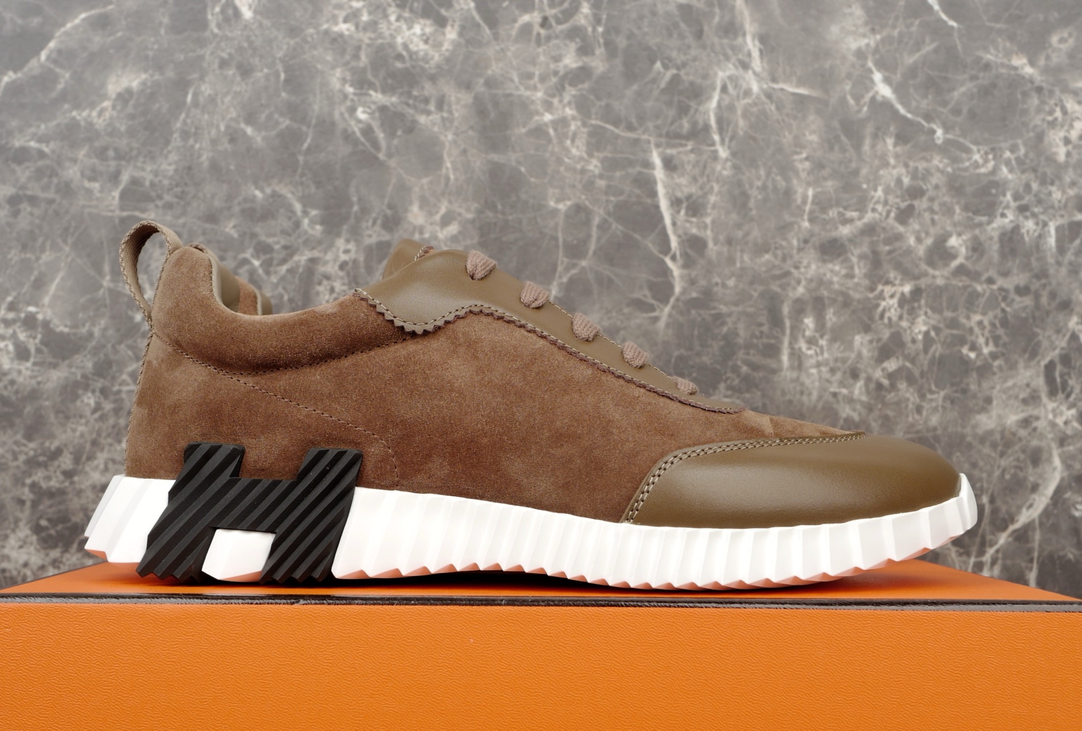 Hermès Bouncing Sneaker in Suede Calfskin with Contrasting Sole 5 i1749667609986 5349 0 3