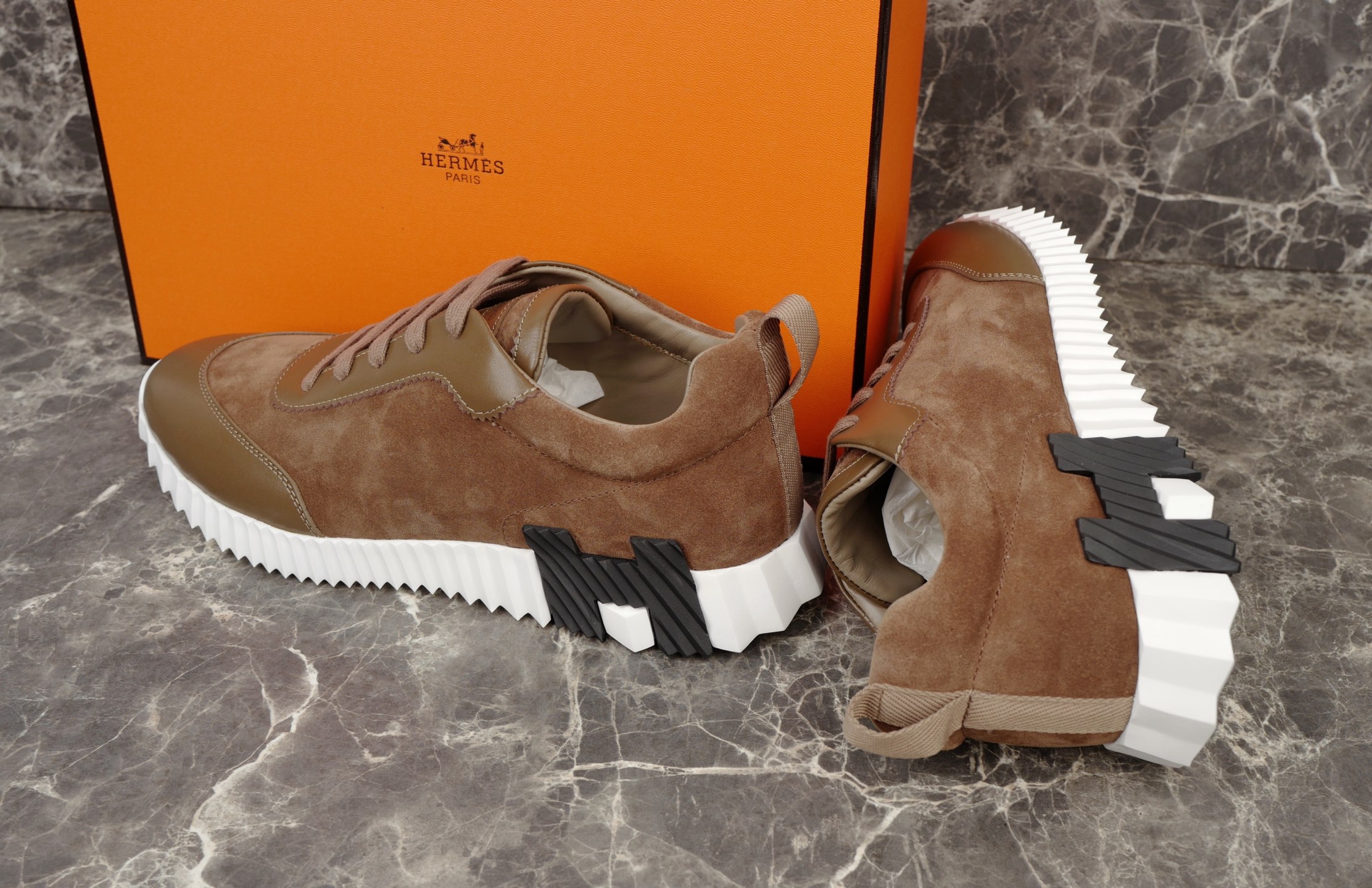 Hermès Bouncing Sneaker in Suede Calfskin with Contrasting Sole 9 i1749667610067 5156 0 7