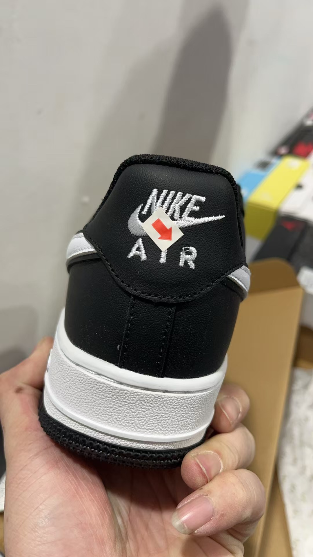 ⬇️⬇️⬇️每天质检缩影随拍 严格质检落实到位 欢迎合作商监督发货👊选择叮当猫团队给您的鞋子最全面的保障，全面质检三遍以保证减小因瑕疵退货的数量，不让兄弟们的客户因瑕疵退货