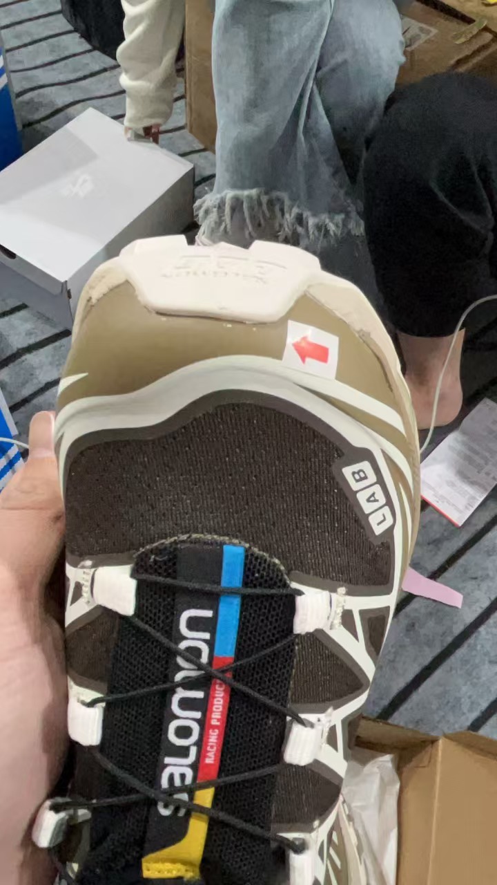 ⬇️⬇️⬇️每天质检缩影随拍 严格质检落实到位 欢迎合作商监督发货👊选择叮当猫团队给您的鞋子最全面的保障，全面质检三遍以保证减小因瑕疵退货的数量，不让兄弟们的客户因瑕疵退货