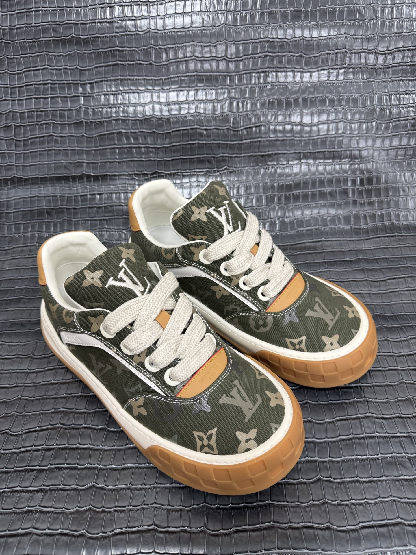 NO:778553,Code number 38-45,,19860909码数38-45,,,Men's shoes