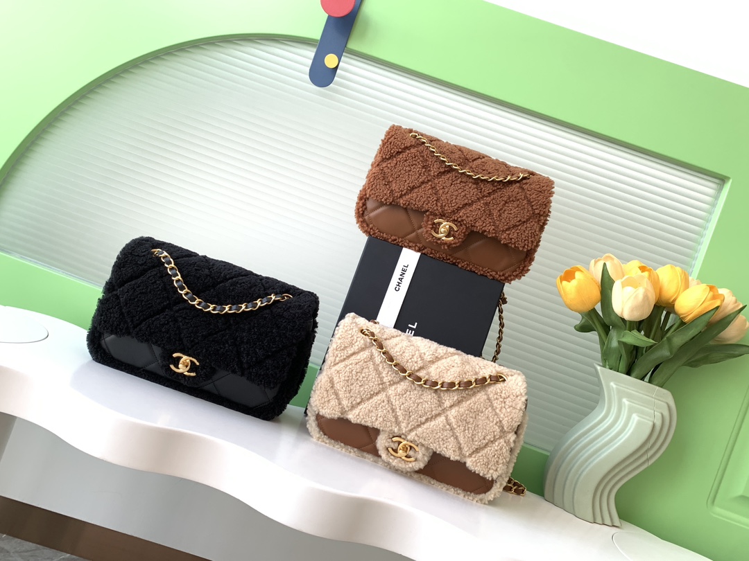 Chanel Shearling shoulder everyday