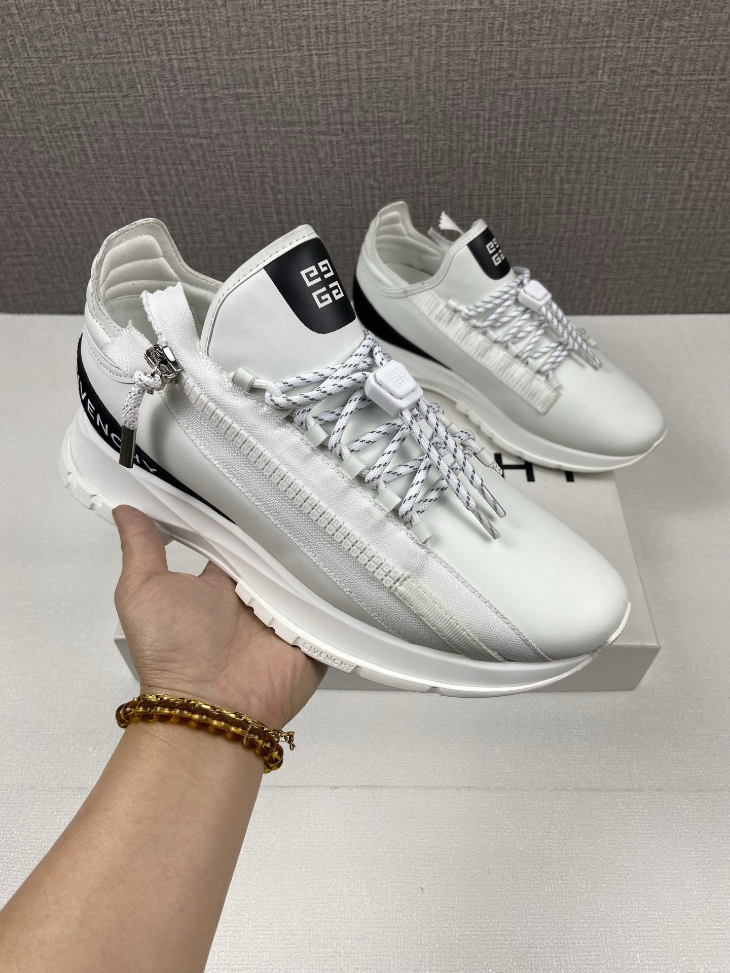 NO:280749,Dongguan-made. Purchase grade Spectr series Givenchy ceiling high version low top sneakers, with 4G LOGO zippers on the side, decorated with same-color webbing tape, equipped with fabric and metal zipper heads. Same-color technology shoelaces on the same-color, matched with 4G LOGO drawstrings. The tongue is decorated with 4G LOGO prints. The side is decorated with LOGO prints, sole imprinted insole imprinted GIVENCHY 4G light technology sole high-end code 38-44 (45,46 customized) outdoor veteran driver driving shoes, given nchy, given nchy, given nchy, sneakers19860909东莞产.代购级 Spectr系列 纪梵希天花板 高版本 低帮运动鞋,侧面搭配4G LOGO拉链,饰以同系配色织带饰带,配有织物和金属拉链头 同系配色科技鞋带,搭配4G LOGO抽绳 鞋舌饰以4G LOGO印花 侧面饰以 LOGO印花,鞋底压印 内底压印GIVENCHY 4G 轻盈科技鞋底 高端 配码38一44(45,46定做) 户外老司机驾车鞋,,givenchy,givenchy,sneakers,Men's shoes