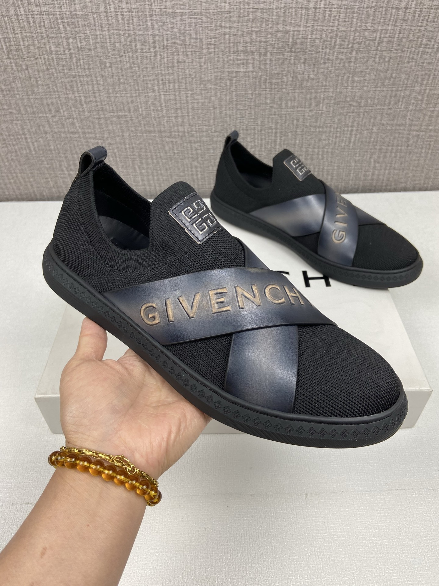 NO:279543,Price: 38-44 (45,46 customized) Material webbing and socks low-top sneakers G Set series Elastic strapless design Tongue embossed 4G LOGO Tree cream bark anti-imprinted GIVENCHY Paris LOGO Surround sole embossed 4G LOGO pattern Leather insole, embossed GIVENCHY 4G LOGO, givennchy, sneakers, socks19860909售价 配码38一44(45,46定做) 材料织带和袜子面低帮运动鞋 G Set系列 弹性无带设计 鞋舌压印4G LOGO 树膏皮做旧压印GIVENCHY Paris LOGO 环绕鞋底压印4G LOGO图案 皮革内底,压印GIVENCHY 4G LOGO,,givenchy,sneakers,socks,Men's shoes