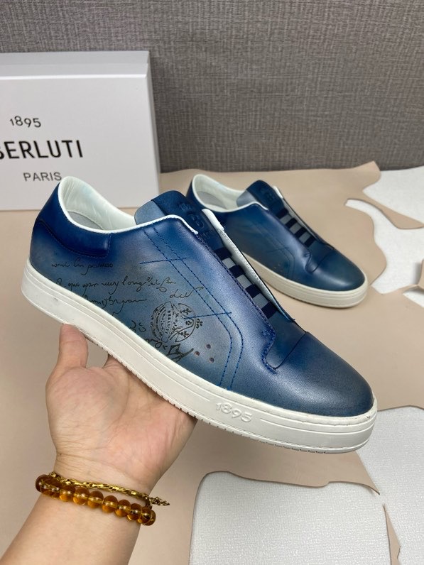 NO:730666,Playtime Scritto pattern leather loafers Price, matching sizes, 39 to 44 (45, 46 custom-made) Sports loafers Horizontal stitching, made by Incollato Venezia Scritto pattern leather Elastic band for easy wearing Soft white calfskin lining Padded tongue, insole and external heel for more comfort Manufacture: Incollato 24 summer series, cowhide19860909Playtime Scritto图纹皮革便鞋 售价, 配码,39一44(45,46定做)  运动便鞋 横向缝线,Incollato制造 Venezia Scritto图纹皮革 便于穿着的松紧带 柔软白色小牛皮衬里 衬垫鞋舌、鞋垫和外部鞋跟,更具舒适性 制造 : Incollato 24夏季系列,,cowhide,Men's shoes