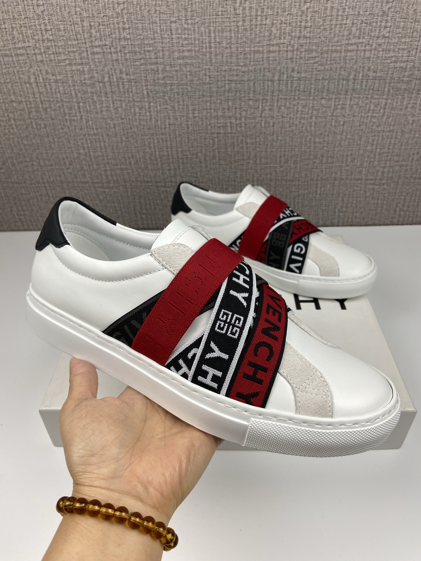 NO:745791,Price (new model) Sizes 38 to 44 (45, 46 customized) Soft cow leather low-top sneakers Urban Street series Classic lace-up style Decorated with GIVENCHY Paris LOGO on the heel Leather insole decorated with GIVENCHY Paris LOGO printing Flexible and comfortable, givenchy, sneakers, cowhide19860909售价(新款) 配码38一44(45,46定做) 柔软牛皮革低帮运动鞋 Urban Street系列 精典系带款 后跟饰以GIVENCHY Paris LOGO 皮革内底,饰以GIVENCHY Paris LOGO印花 灵活舒适,,givenchy,sneakers,cowhide,Men's shoes