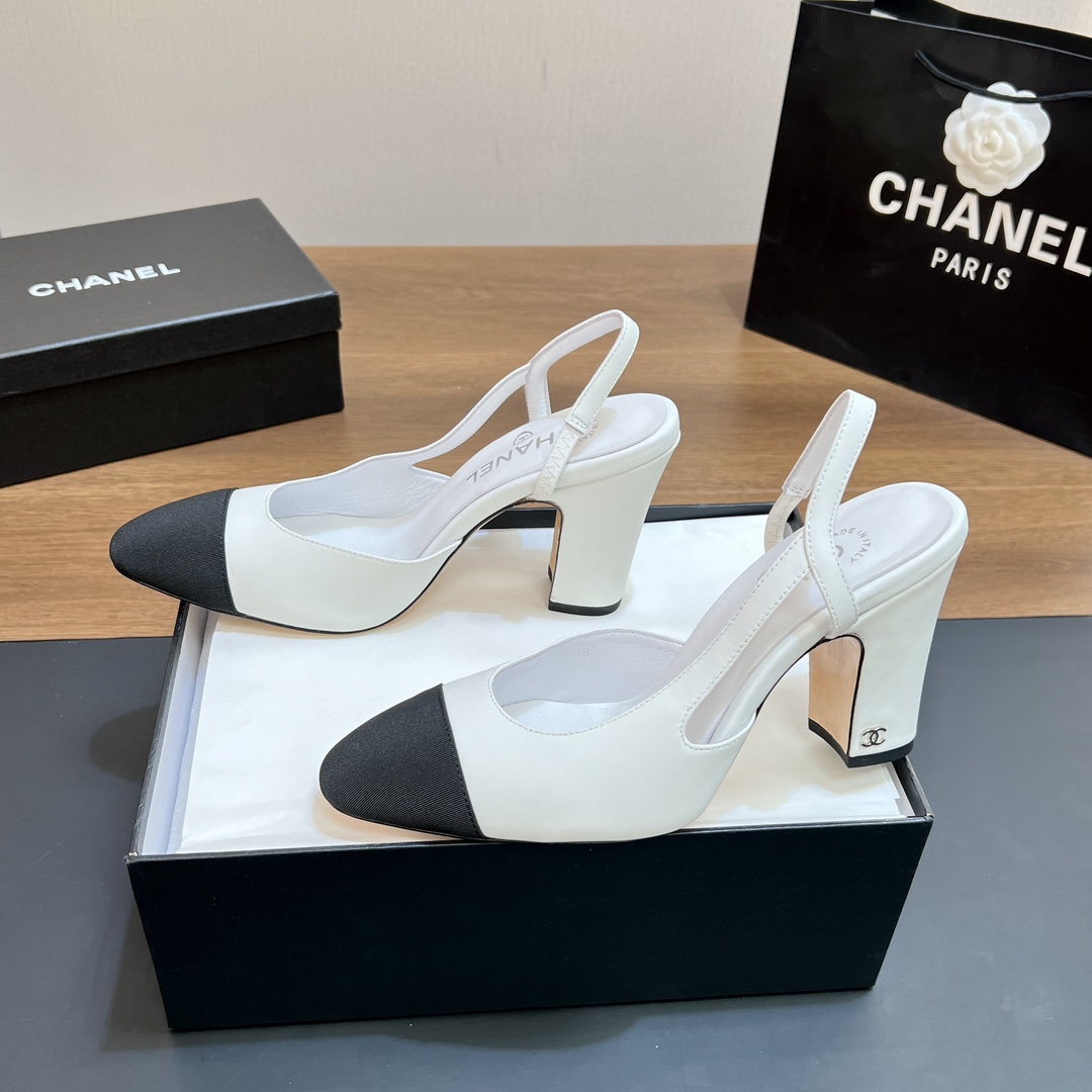 NO:417584,[Top version] Latest version Xiaoxiang Slingback classic series spliced ​​thick heel sandals single shoes Fashion classic sandals that all stars like. Simple and elegant, retro and intellectual. This pair can decorate your wardrobe all year round. The original counter is purchased and opened with mold, and the details are magnified and compared at will. Material upper mixed-bred sheepskin + grosgrain. Outsole original Italian leather outsole. Heel height 9CM Size35~42 (34, 41, 42 customization, no return or exchange) The original counter top luxury full package, sandals, sandals, sheepskin, Leather soles19860909【顶级版本】 最新版本 小香Slingback经典系列拼接粗跟凉鞋单鞋 全明星都喜欢的时尚经典凉鞋 简洁优雅、复古知性,这一双就能装扮一年四季你的衣橱 专柜原版购入开模,细节随意放大对比 材质鞋面混种羊皮+罗缎 大底原版意大利真皮大底 跟高9CM Size35～42（34、41、42定制不退换） 原版专柜顶级豪华全套包装,凉鞋,sandals,sheepskin,Leather soles,Women's Shoes