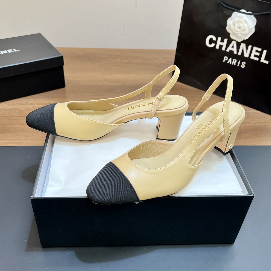 NO:258886,【Top version】 Xiaoxiang Slingback classic series spliced ​​thick heel sandals single shoes. Fashionable classic sandals that all stars like. Simple and elegant, retro and intellectual. This pair can decorate your wardrobe all year round. The original counter is purchased and opened with mold, and the details are magnified and compared at will. The original fabric is customized with footbed inside. Sheepskin. The original Italian leather soles. Size35~42 (34, 41, 42 customization, no return or exchange) Heel height is 2CM/6.5CM. The original counter top luxury full package, sandals, sandals, sheepskin, Leather soles19860909【顶级版本】 小香Slingback经典系列拼接粗跟凉鞋单鞋 全明星都喜欢的时尚经典凉鞋 简洁优雅、复古知性,这一双就能装扮一年四季你的衣橱 专柜原版购入开模,细节随意放大对比 面料原版定做材质 内里垫脚胎羊皮 大底原版意大利真皮大底 Size35～42（34、41、42定制不退换） 跟高2CM/6.5CM两个高度 原版专柜顶级豪华全套包装,凉鞋,sandals,sheepskin,Leather soles,Women's Shoes