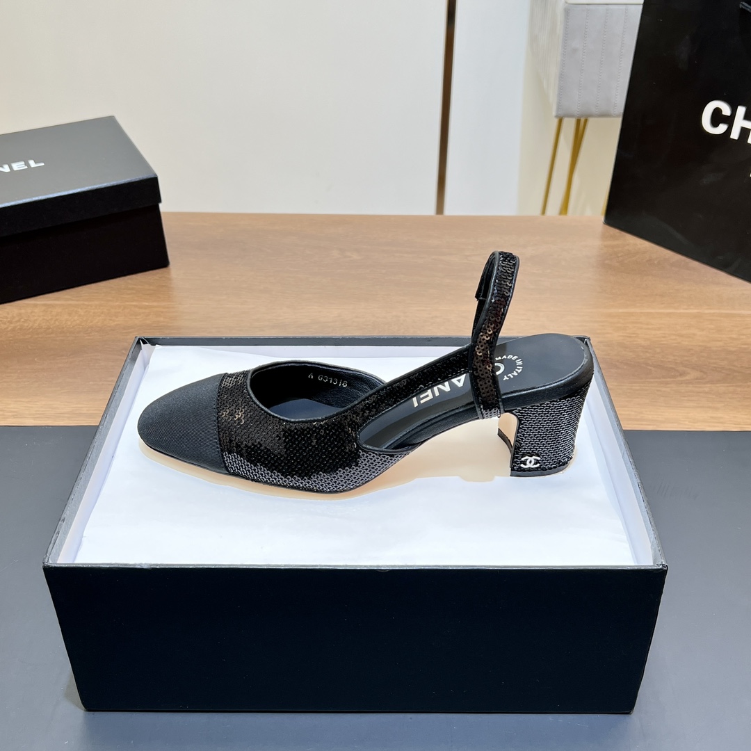 NO:258862,【Top version】 Xiaoxiang Slingback classic series spliced ​​thick heel sandals single shoes. Fashionable classic sandals that all stars like. Simple and elegant, retro and intellectual. This pair can decorate your wardrobe all year round. The original counter is purchased and opened with mold, and the details are magnified and compared at will. Material upper mixed-bred sheepskin   grosgrain. Outsole original Italian leather outsole. Heel height 6.5CM/2CM (can be customized for 9CM heel height 50) Size35～42 (34, 41, 42 customization, no return or exchange) The original counter top luxury full package, sandals, sandals, sheepskin, Leather soles19860909【顶级版本】 小香Slingback经典系列拼接粗跟凉鞋单鞋 全明星都喜欢的时尚经典凉鞋 简洁优雅、复古知性,这一双就能装扮一年四季你的衣橱 专柜原版购入开模,细节随意放大对比 材质鞋面混种羊皮 罗缎 大底原版意大利真皮大底 跟高6.5CM/2CM （可定9CM跟高50） Size35～42（34、41、42定制不退换） 原版专柜顶级豪华全套包装,凉鞋,sandals,sheepskin,Leather soles,Women's Shoes