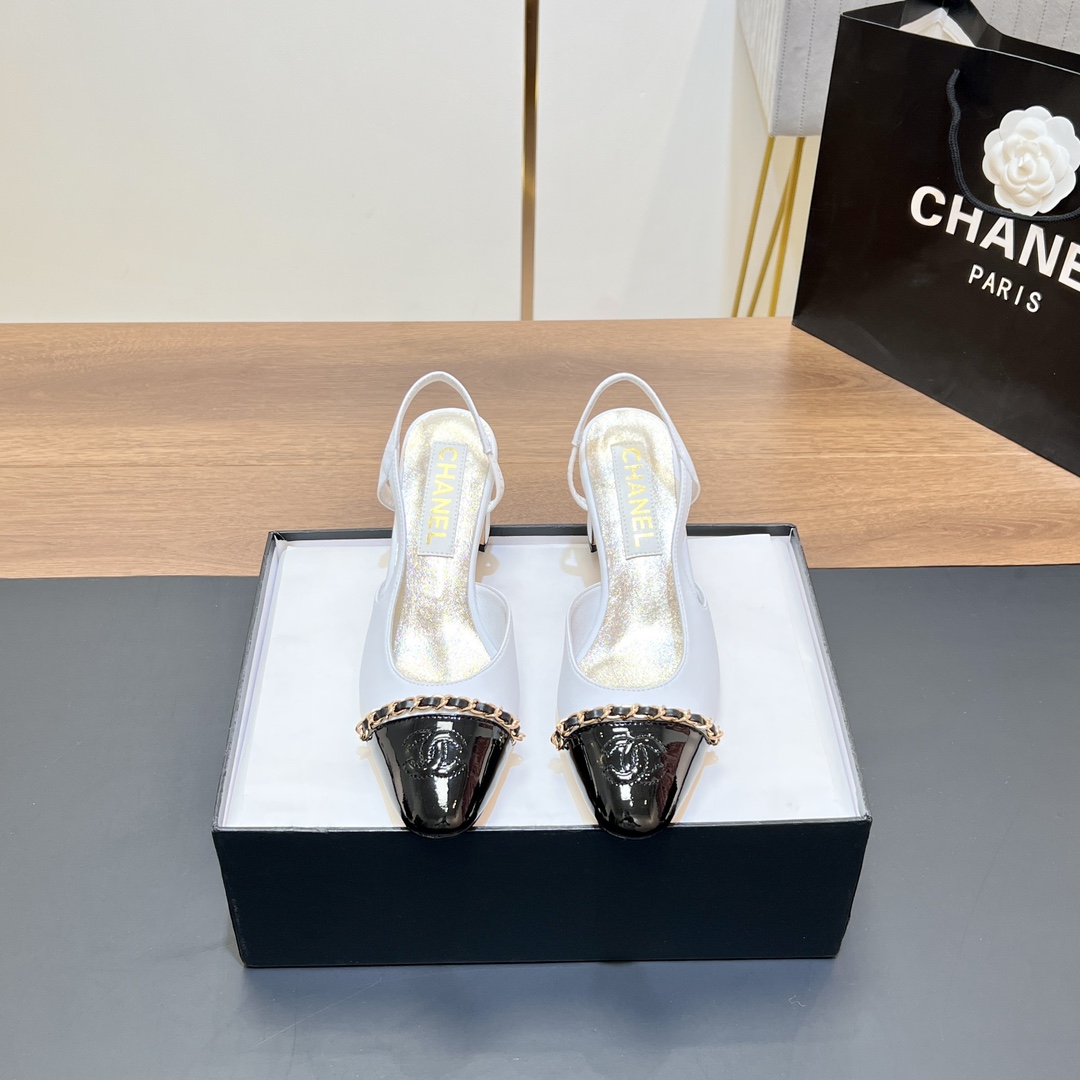 NO:647278,[Top version] Chain patent leather Latest version Xiaoxiang Slingback classic series thick heel sandals Fashionable classic sandals loved by all stars Simple, elegant, retro and intellectual, this pair can decorate your wardrobe all year round Original purchased from the counter to open the mold, details can be enlarged and compared at will Material upper mixed sheepskin + imported patent leather Outsole Original Italian leather outsole Heel height 9CM, 6.5CM, (can be made into 2.5CM)  Size 35～42 (34, 41, 42 customized items are non-refundable) Original counter top luxury complete package, sandals, sandals, sheepskin, Leather soles19860909【顶级版本】 链条漆皮 最新版本 小香Slingback经典系列粗跟凉鞋单鞋 全明星都喜欢的时尚经典凉鞋 简洁优雅、复古知性,这一双就能装扮一年四季你的衣橱 专柜原版购入开模,细节随意放大对比 材质鞋面混种羊皮+进口漆皮 大底原版意大利真皮大底 跟高9CM、6.5CM、（可做2.5CM） Size35～42（34、41、42定制不退换） 原版专柜顶级豪华全套包装,凉鞋,sandals,sheepskin,Leather soles,Women's Shoes