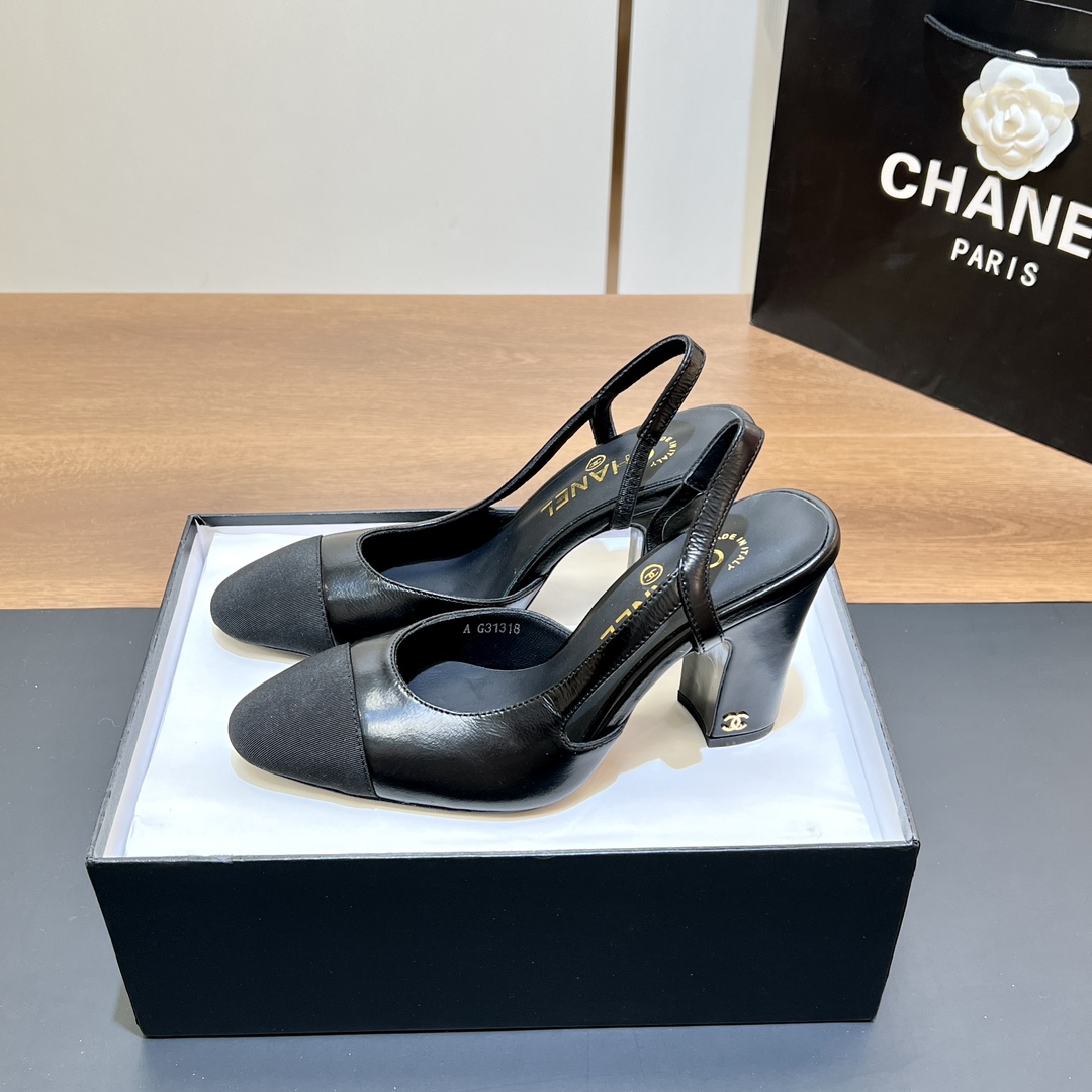 NO:258860,[Top version] Latest version Xiaoxiang Slingback classic series spliced ​​thick heel sandals single shoes Fashion classic sandals that all stars like. Simple and elegant, retro and intellectual. This pair can decorate your wardrobe all year round. The original counter is purchased and opened with mold, and the details are magnified and compared at will. Material upper mixed-bred sheepskin   grosgrain. Original Italian leather outsole. Heel height 9CM Size35~42 (34, 40-42 customization, no return or exchange) The original counter top luxury full package, sandals, sandals, sheepskin, Leather soles19860909【顶级版本】 最新版本 小香Slingback经典系列拼接粗跟凉鞋单鞋 全明星都喜欢的时尚经典凉鞋 简洁优雅、复古知性,这一双就能装扮一年四季你的衣橱 专柜原版购入开模,细节随意放大对比 材质鞋面混种羊皮 罗缎 大底原版意大利真皮大底 跟高9CM Size35～42（34、40-42定制不退换） 原版专柜顶级豪华全套包装,凉鞋,sandals,sheepskin,Leather soles,Women's Shoes