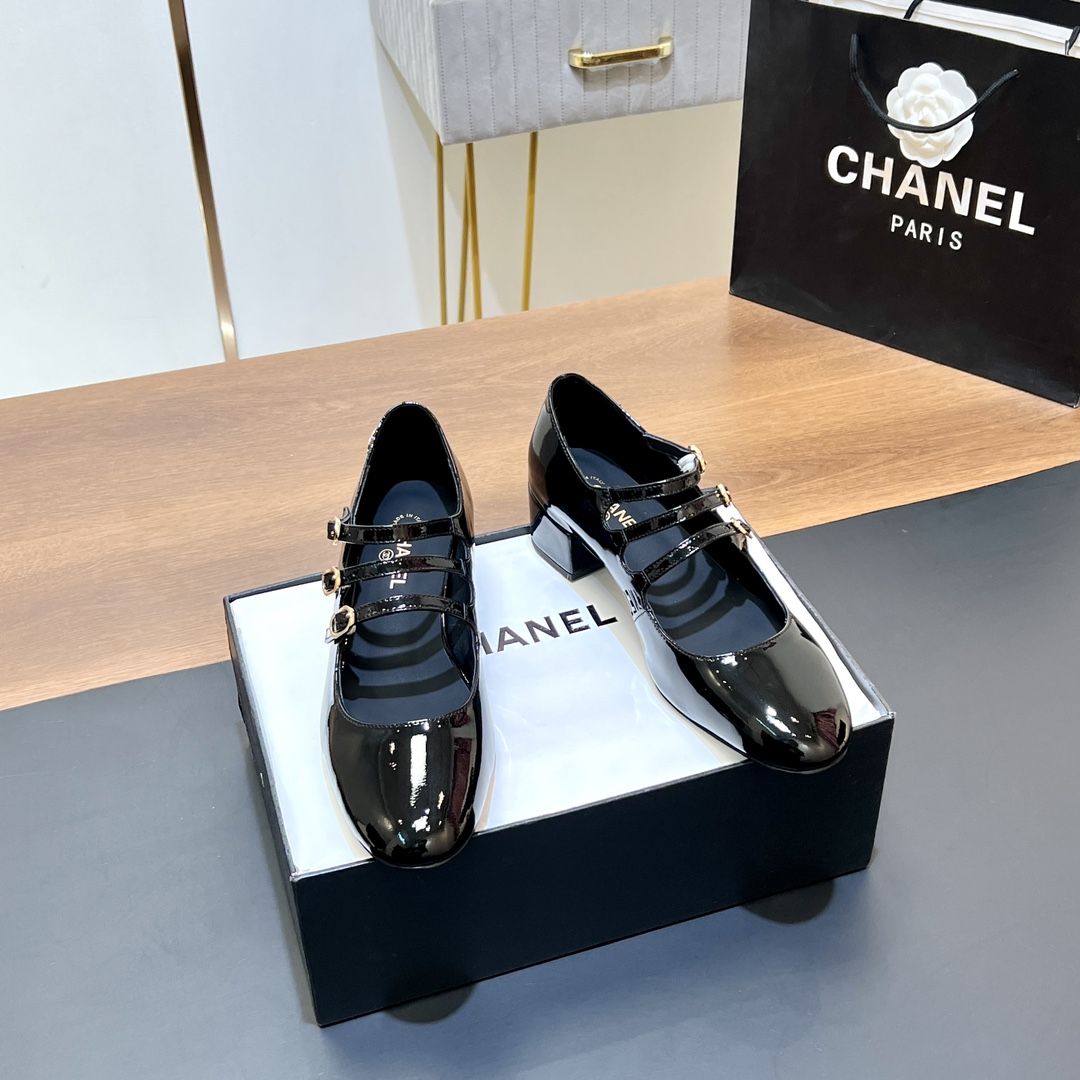 Chanel Escarpins À Talons Hauts Chaussures À Couche Unique Genuine Leather Cuir verni Peau de mouton Série automne