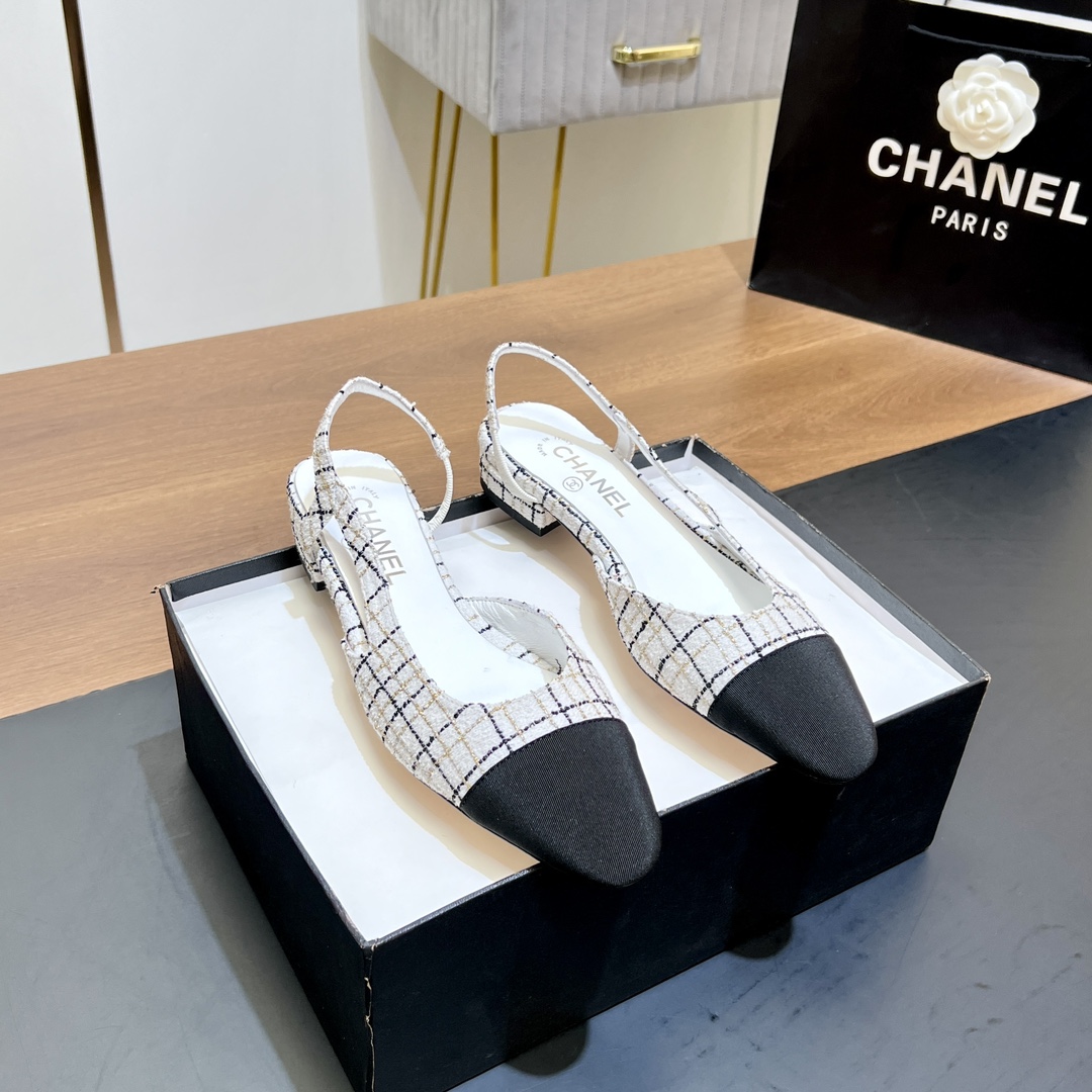 NO:258875,【Top version】 Xiaoxiang Slingback classic series spliced ​​thick heel sandals single shoes. Fashionable classic sandals that all stars like. Simple and elegant, retro and intellectual. This pair can decorate your wardrobe all year round. The original counter is purchased and opened with mold, and the details are magnified and compared at will. The original fabric is customized with footbed inside. Sheepskin. The original Italian leather outsole. Size35~42 (34, 41, 42 custom-made, no return or exchange) Heel height 2CM/6.5CM. Two heights (can be made of 9cm heel height 50) The original counter top luxury full package, sandals, sandals, sheepskin, Leather soles19860909【顶级版本】 小香Slingback经典系列拼接粗跟凉鞋单鞋 全明星都喜欢的时尚经典凉鞋 简洁优雅、复古知性,这一双就能装扮一年四季你的衣橱 专柜原版购入开模,细节随意放大对比 面料原版定做材质 内里垫脚胎羊皮 大底原版意大利真皮大底 Size35～42（34、41、42定制不退换） 跟高2CM/6.5CM两个高度（可做9cm跟高50） 原版专柜顶级豪华全套包装,凉鞋,sandals,sheepskin,Leather soles,Women's Shoes