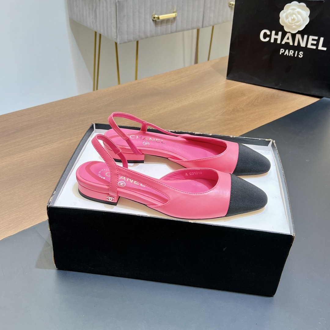 NO:258888,【Top version】 Xiaoxiang Slingback classic series spliced ​​thick heel sandals single shoes. Fashionable classic sandals that all stars like. Simple and elegant, retro intellectual. This pair can decorate your wardrobe all year round. The original counter is purchased and opened with mold, and the details are magnified and compared at will. Material upper is specially mixed-bred sheepskin spliced ​​twill fabric inner footbed sheepskin. Outsole original Italian leather outsole Size35~42 (customized and non-returned) (can be customized 9cm heel height 50) The original counter top luxury full package, sandals, sandals, sheepskin, Leather soles19860909【顶级版本】 小香Slingback经典系列拼接粗跟凉鞋单鞋 全明星都喜欢的时尚经典凉鞋 简洁优雅、复古知性,这一双就能装扮一年四季你的衣橱 专柜原版购入开模,细节随意放大对比 材质鞋面特殊混种羊皮拼接斜纹织布 内里垫脚胎羊皮 大底原版意大利真皮大底 Size35～42（41、42定制不退换）（可定9cm跟高50） 原版专柜顶级豪华全套包装,凉鞋,sandals,sheepskin,Leather soles,Women's Shoes