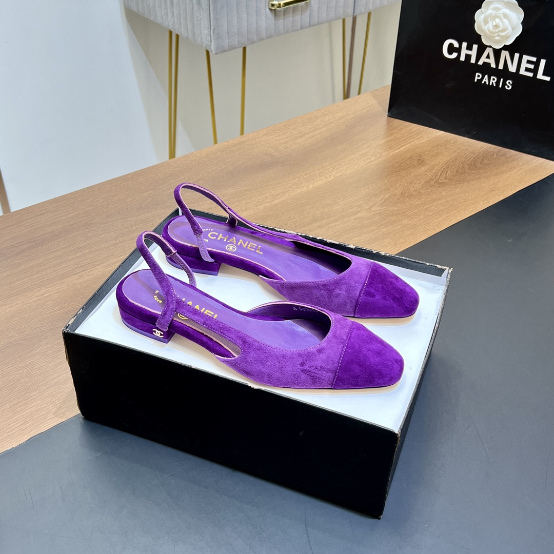 NO:258894,【Top version】 Xiaoxiang Slingback classic series of spliced ​​thick heel sandals shoes. Fashionable classic sandals that all stars like. Simple and elegant, retro and intellectual. This pair can decorate your wardrobe all year round. The original counter is purchased and opened with mold, and the details are magnified and compared at will. Material upper is specially mixed-bred sheepskin spliced ​​twill fabric inner footbed sheepskin. Outsole original Italian leather outsole Size35～42 (34, 41, 42 custom-made, no return or exchange) Heel height is 2.5CM (can be made of 6.5cm, 9cm) The original counter top luxury full package, sandals, sandals, sheepskin, Leather soles19860909【顶级版本】 小香Slingback经典系列拼接粗跟凉鞋单鞋 全明星都喜欢的时尚经典凉鞋 简洁优雅、复古知性,这一双就能装扮一年四季你的衣橱 专柜原版购入开模,细节随意放大对比 材质鞋面特殊混种羊皮拼接斜纹织布 内里垫脚胎羊皮 大底原版意大利真皮大底 Size35～42（34、41、42定制不退换） 跟高2.5CM（可以做6.5cm,9cm） 原版专柜顶级豪华全套包装,凉鞋,sandals,sheepskin,Leather soles,Women's Shoes