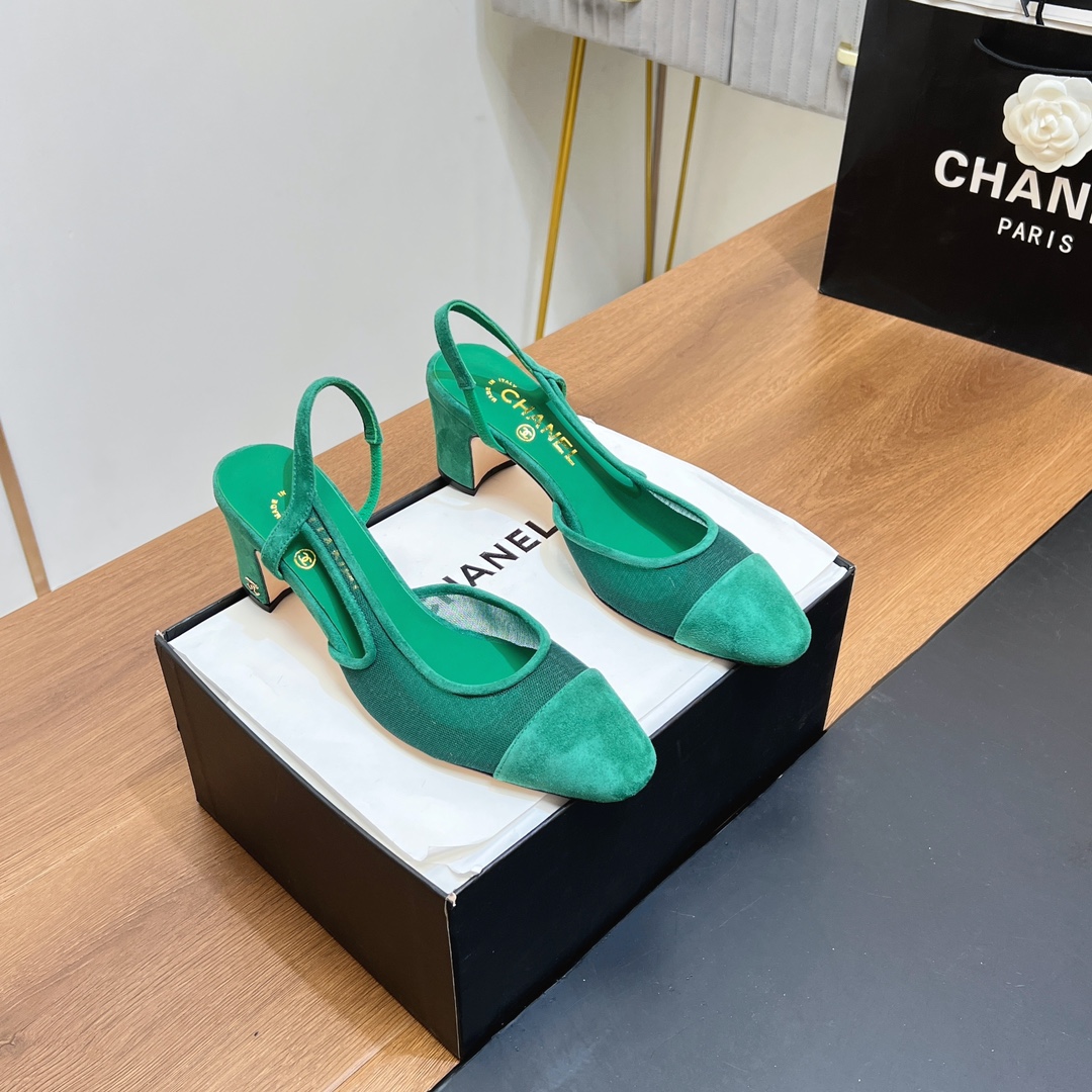 NO:258882,【Top version】 Xiaoxiang Slingback classic series spliced ​​thick heel sandals single shoes. Fashionable classic sandals that all stars like. Simple and elegant, retro and intellectual. This pair can decorate your wardrobe all year round. The original counter is purchased and opened with mold, and the details are magnified and compared at will. Material is original customized sheep pen   mesh. Inner footbed sheepskin. Outsole original Italian leather outsole. Size35~42 (34, 41, 42 custom-made, no return or exchange) Heel height is 6.5CM (can be made of 2.5cm, 9cm) The original counter top luxury full packaging, sandals, sandals, sheepskin, sheep, Leather soles19860909【顶级版本】 小香Slingback经典系列拼接粗跟凉鞋单鞋 全明星都喜欢的时尚经典凉鞋 简洁优雅、复古知性,这一双就能装扮一年四季你的衣橱 专柜原版购入开模,细节随意放大对比 材质原版定制羊猄 网纱 内里垫脚胎羊皮 大底原版意大利真皮大底 Size35～42（34、41、42定制不退换） 跟高6.5CM（可以做2.5cm,9cm） 原版专柜顶级豪华全套包装,凉鞋,sandals,sheepskin,sheep,Leather soles,Women's Shoes