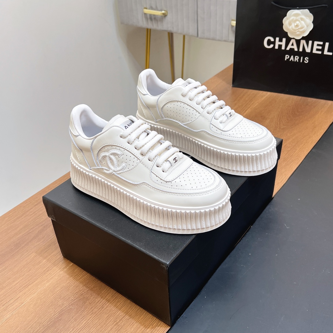 NO:239749,【】Imprinted LOGO Thick-soled Cookies Shoes Chanel Chanel Classic Panda White Shoes Casual Sports Shoes Skateboard Shoes C Home Another super hit counter, the love of internet celebrity bloggers and ladies, various praises from social platforms, popular super high texture and breathable super spring and summer, seeing this issue can always evoke the girl’s inner demands for fashion The latest suede material Classic black and white color matching Full of fashionable feeling on the feet Easy to take care of Fabric: Original custom cowhide inner sheepskin inner sole original open mold non-slip sole Sole thick 4CM Size: Women’s model 35-40 Delivery counter exquisite packaging, casual shoes/sports shoes, chanel, chanel, chanel, chanel, chanel, chanel, sneakers, cowhide, sheepskin, chamois leather19860909【】 压印LOGO 厚底饼干鞋Chanel香奈儿经典熊猫小白鞋休闲运动鞋 滑板鞋 C家 专柜又一超级大爆款,网红博主小姐姐们的挚爱,社交平台的各种夸赞,人气超高质感透气超级春夏,看到这期总能唤起少女内心对时髦的诉求 最新麂皮材质 经典黑白配色 上脚时髦感十足 容易打理 面料: 原版定制牛皮 内里羊皮内里 鞋底原版开模防滑大底 底厚4CM Size: 女款35-40 配送专柜精美包装,休闲鞋/运动鞋,chanel,chanel,chanel,sneakers,cowhide,sheepskin,chamois leather,Women's Shoes