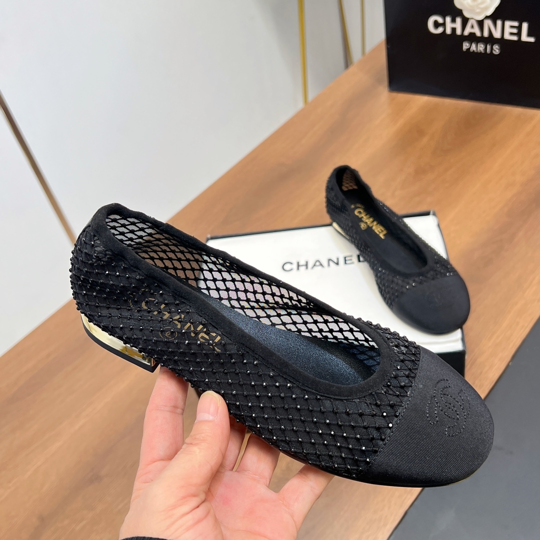 NO:386514,[Top version] Chanel Early Spring Milan catwalk rhinestone fishing net Mary Jane shoes This year's most beautiful Mary Jane shoes mesh and rhinestones perfectly combine, irresistible high-end and elegant, the rhinestones looming fishing net with rich and rich temperament Upper: imported super fire fishing net, inner footbed sheepskin, Italian leather soles Size35-41 (40.41 custom made without return), Mary Jane, chanel, mary jane, sheepskin, Leather soles19860909【顶级版本】 Chanel 早春米兰走秀款水钻渔网玛丽珍鞋 本年度最美玛丽珍鞋网纱与水钻完美结合,无法抗拒的高级与优雅, 的水钻若隐若现的渔网 自带富家千金的气质感 鞋面:进口超火渔网,内里垫脚羊皮,意大利真皮大底 Size35-41（40.41定做不退换）,玛丽珍,chanel,mary jane,sheepskin,Leather soles,Women's Shoes