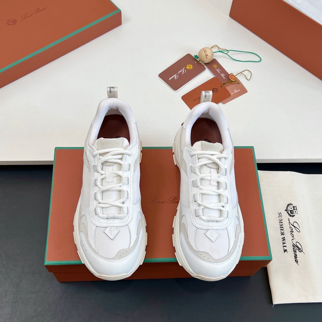 NO:232610,[Guangdong goods - top quality] 2025ss Loro Piana·Nuoyoupianya Cairn Walk series couples casual sneakers Top version original purchase and development made this sneaker is inspired by the urban style to fit the feet comfortably. Suede trim adds exquisite texture to the fashionable appearance, and the soft pads fit every contour, making it an ideal companion for urban adventure or weekend leisure trip. The light and soft sole adopts complex and fine engraved texture design, excellent performance. Original imported fabric, cowhide flies mesh, inner original customized flies mesh, sole original molded TPU outsole, size 35-40 for women (for women 41 and 42 for custom-made flies, no return or exchange) Male 39-44 for men (for men 38 and 45 for custom-made flies) The latest standard packaging configuration for delivery counter, casual shoes/sports shoes, loro  piana, sneakers, cowhide19860909【莞货-顶级品质】 2025ss Loro Piana·诺悠翩雅 Cairn Walk系列情侣款 休闲运动鞋 顶级版本原版购入开发做货 这款灵感源自都市风格的运动鞋舒适贴合脚部.绒面革饰片为时尚外形平添精致质感,柔软的衬垫贴合每一道轮廓,使其成为都市冒险或周末休闲出游的理想伴侣.轻盈柔软的鞋底采用繁复精细的雕刻纹理设计,性能出色 面料原版进口头层牛皮飞织网面 内里原版定制飞织网面 鞋底原版开模TPU大底 码数女35-40（女41、42订做不退换）  男39-44（男38、45订做不退换） 配送专柜最新标准包装配置,休闲鞋/运动鞋,loro piana,sneakers,cowhide,Women's Shoes